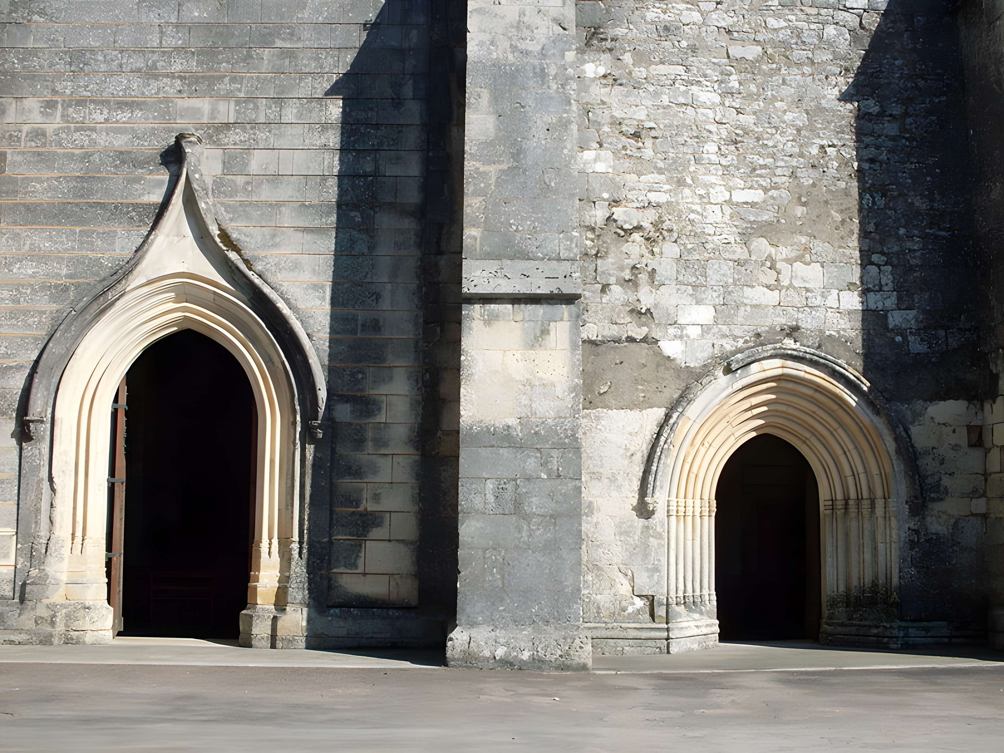 Église Saint-Étienne de Javerlhac-et-la-Chapelle-Saint-Robert
