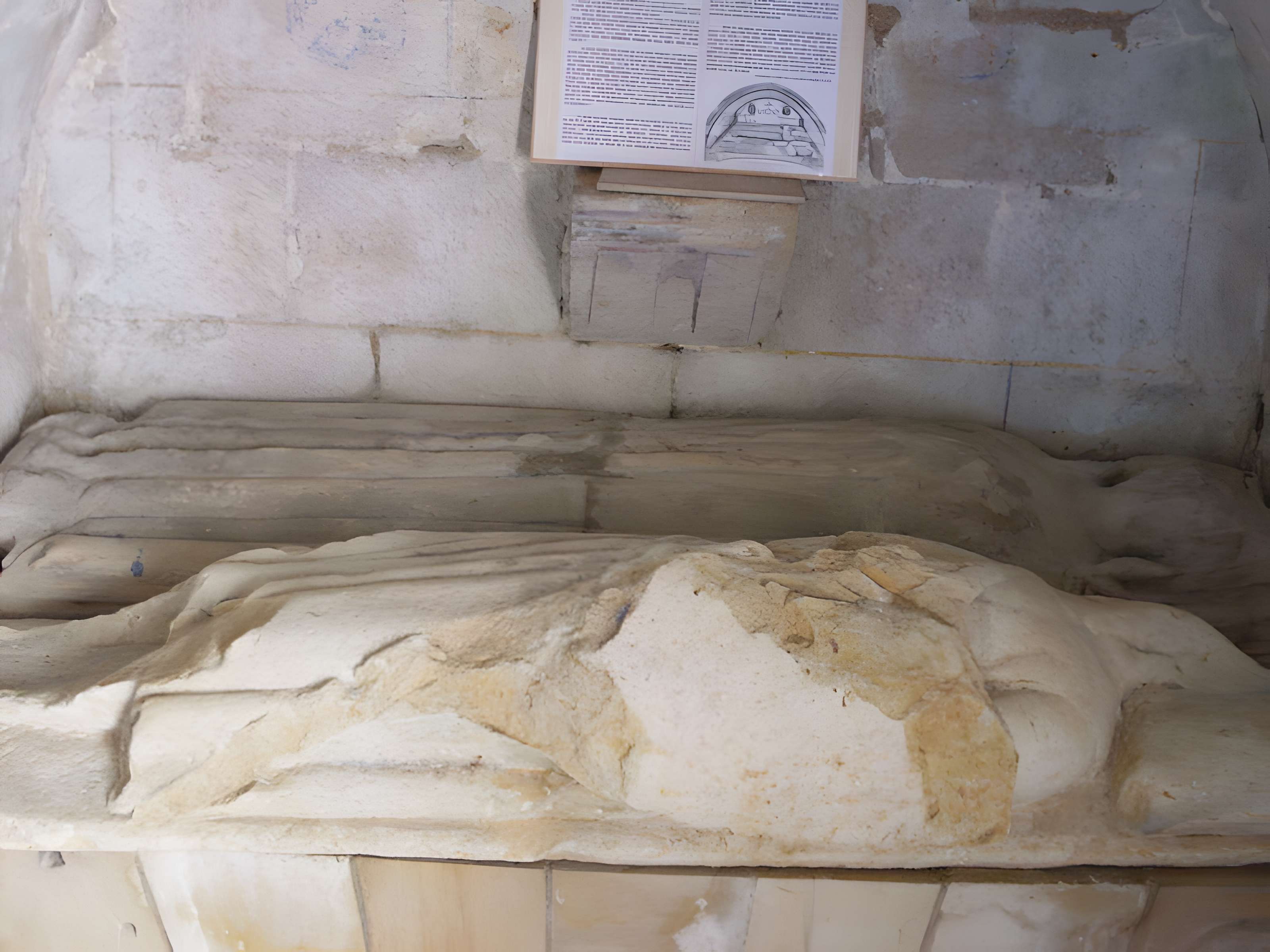 Église Saint-Étienne de Javerlhac-et-la-Chapelle-Saint-Robert