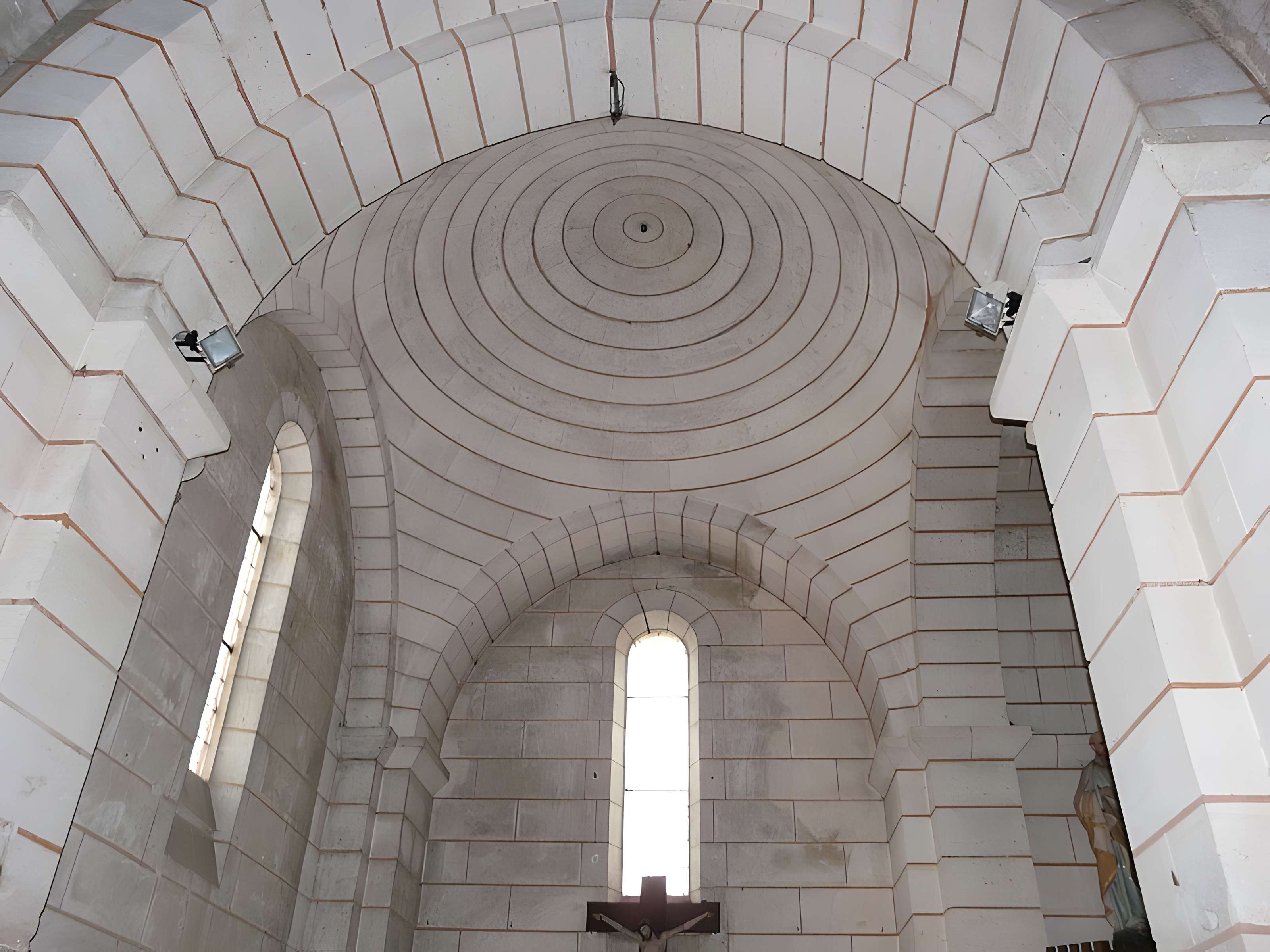 Église Saint-Étienne de Javerlhac-et-la-Chapelle-Saint-Robert