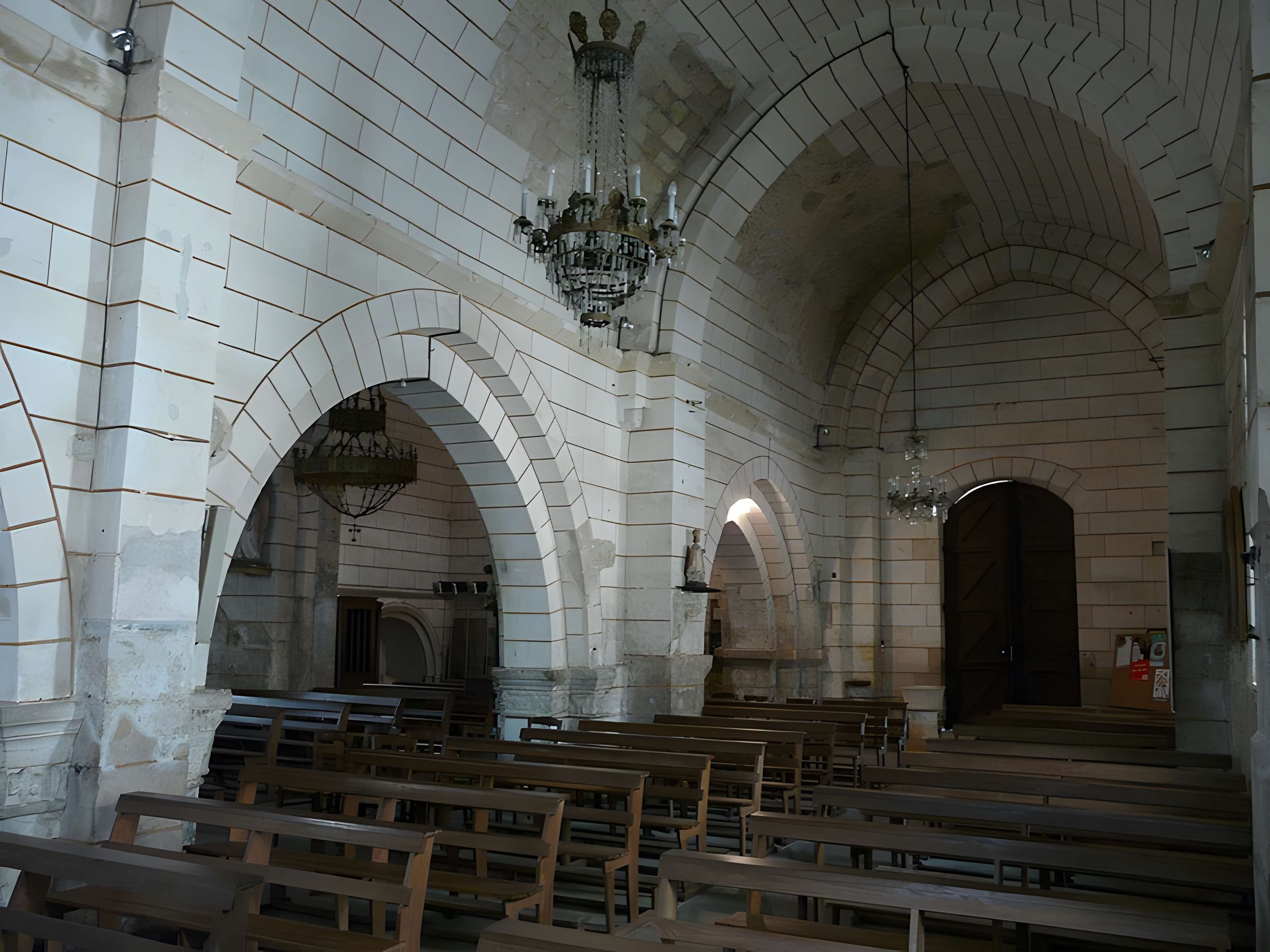 Église Saint-Étienne de Javerlhac-et-la-Chapelle-Saint-Robert