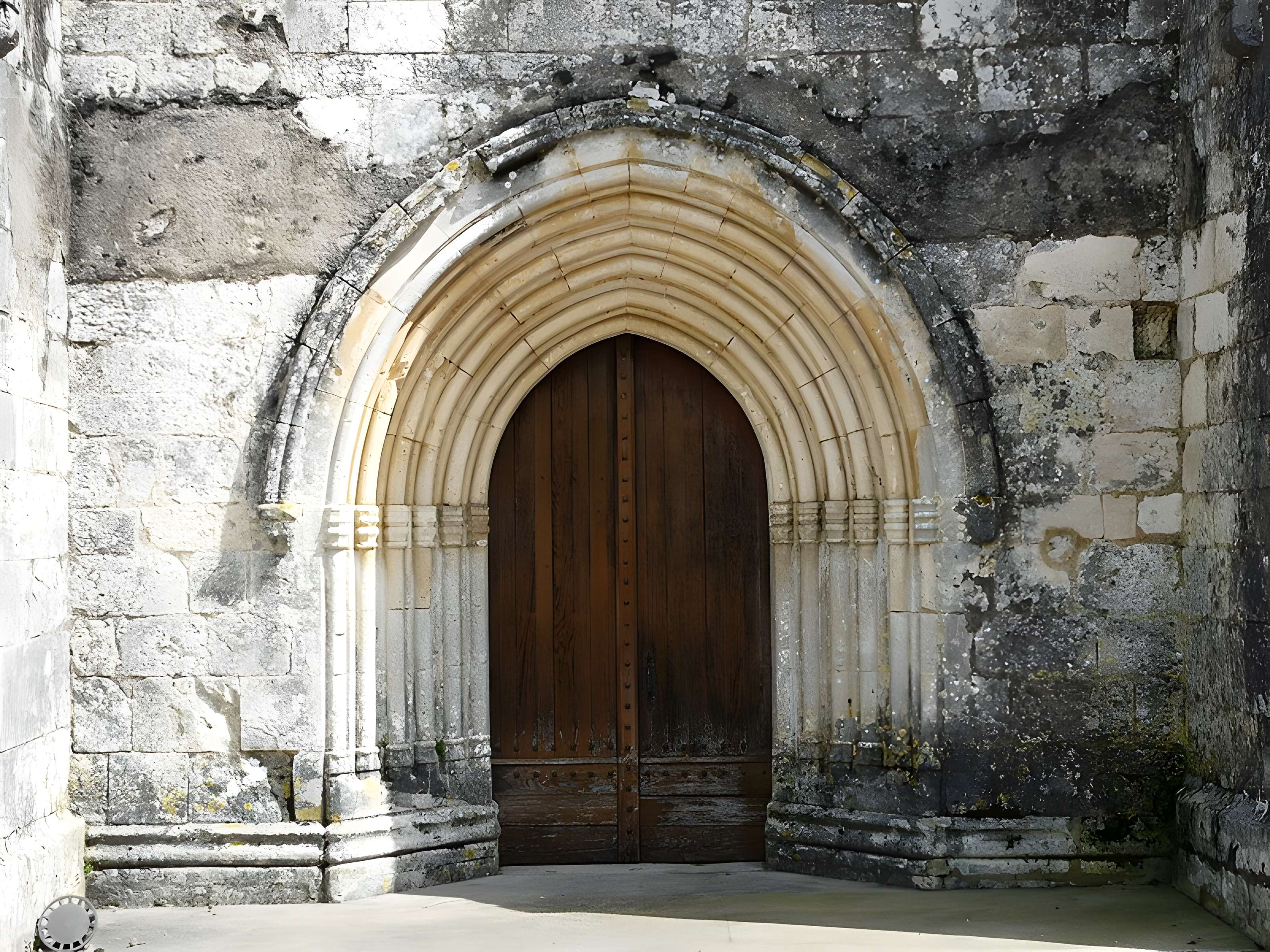 Église Saint-Étienne de Javerlhac-et-la-Chapelle-Saint-Robert