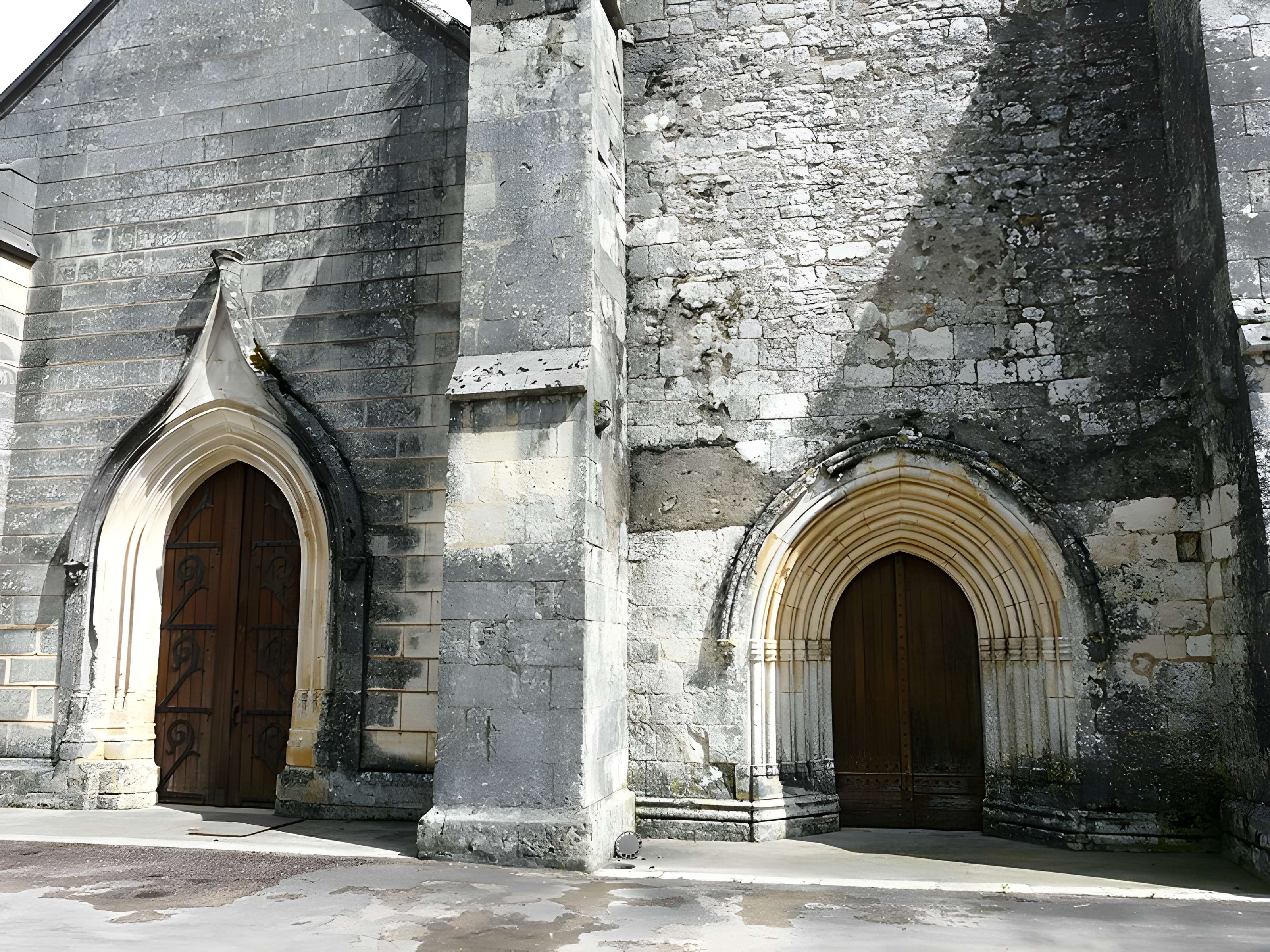 Église Saint-Étienne de Javerlhac-et-la-Chapelle-Saint-Robert