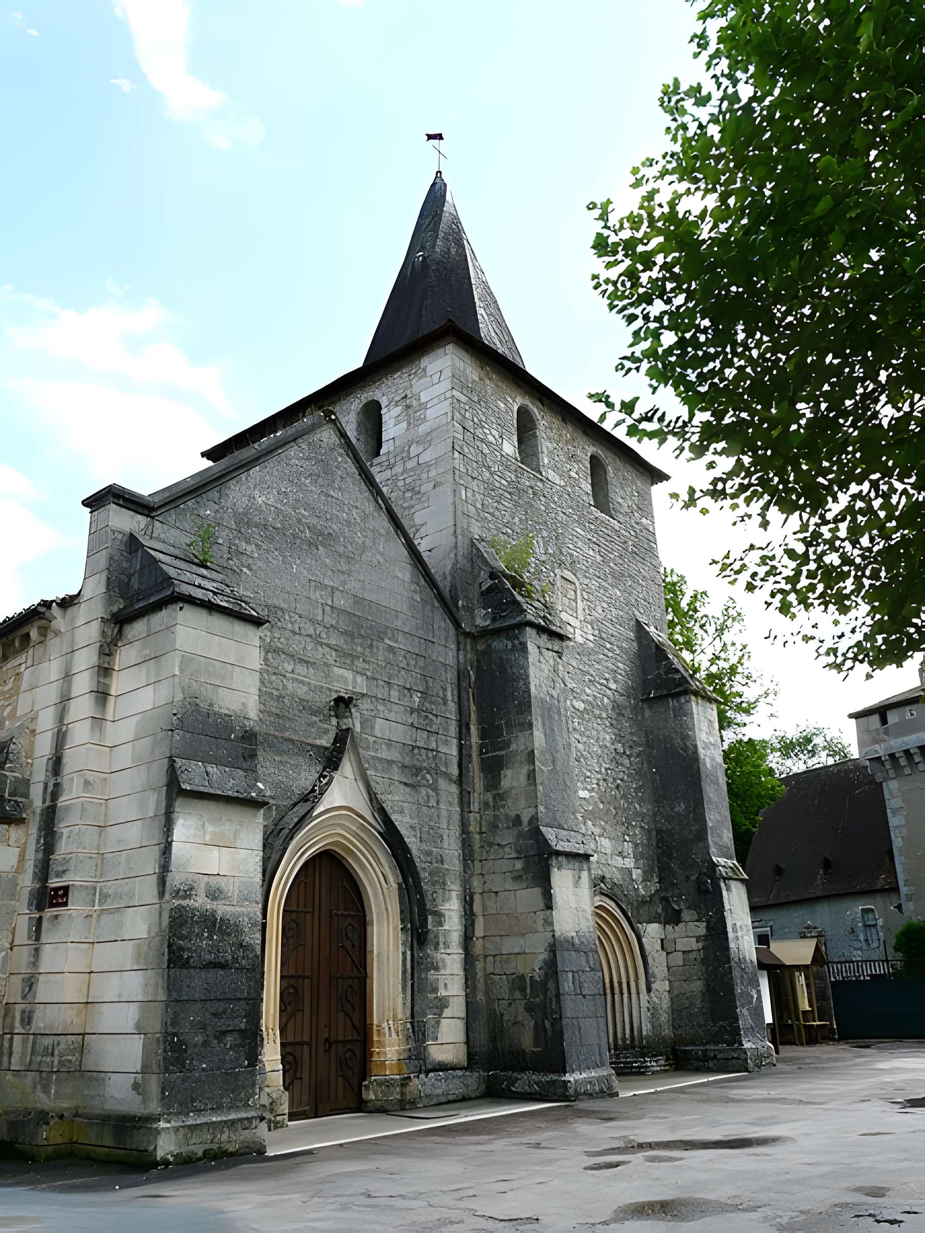Église Saint-Étienne de Javerlhac-et-la-Chapelle-Saint-Robert