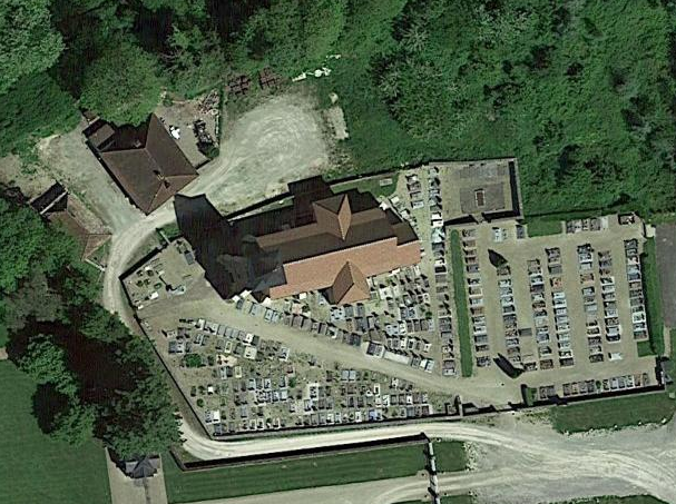 Église Saint-Etienne de Neublans et croix de cimetière 