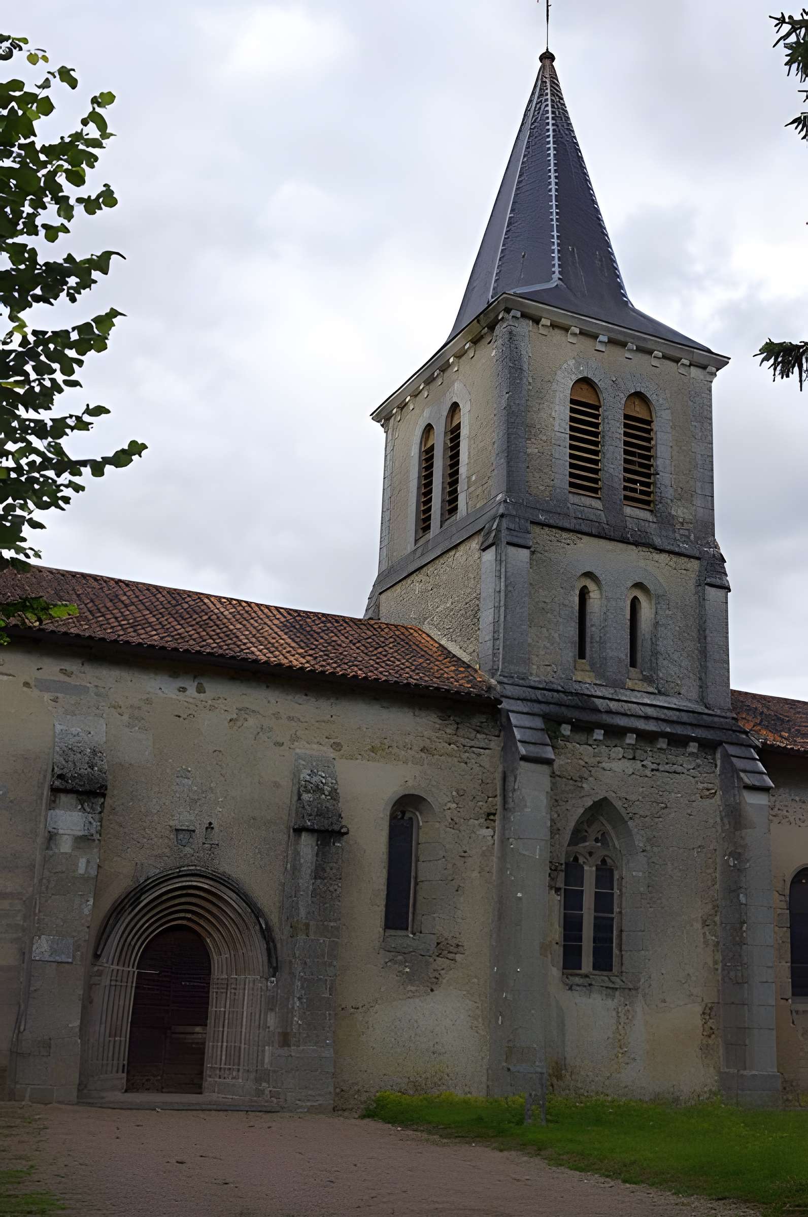 Église Saint-Étienne de Piégut-Pluviers