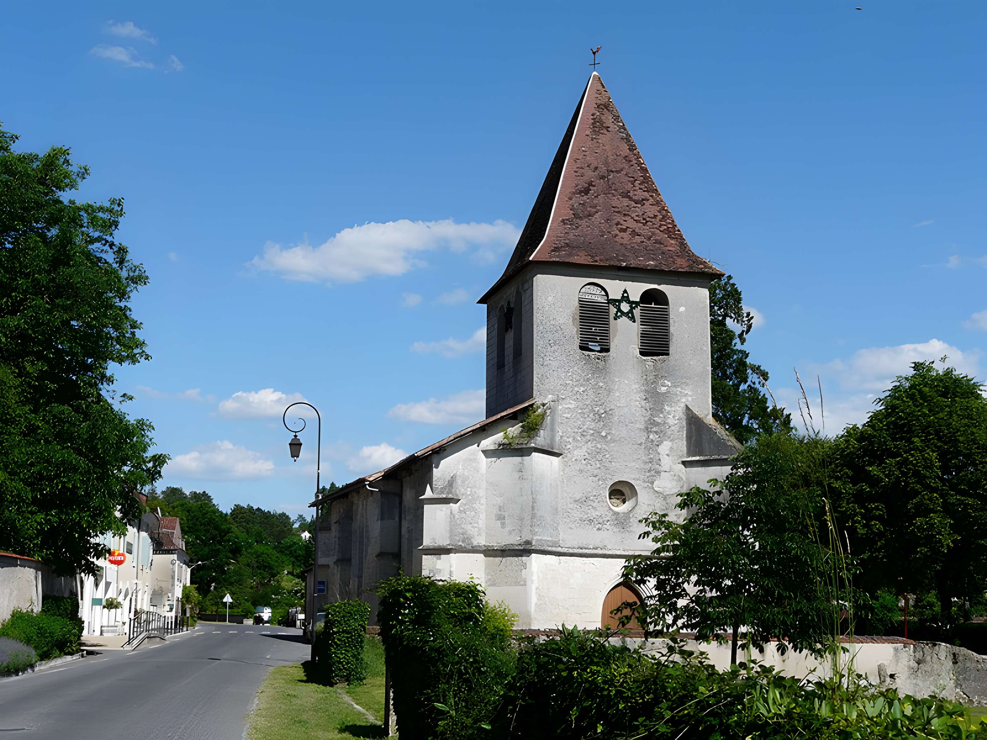 Église Saint-Eutrope de Saint-Aquilin