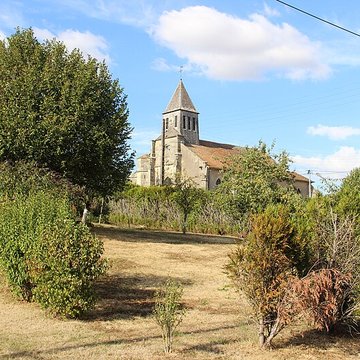 Eglise et cimetière lentourant