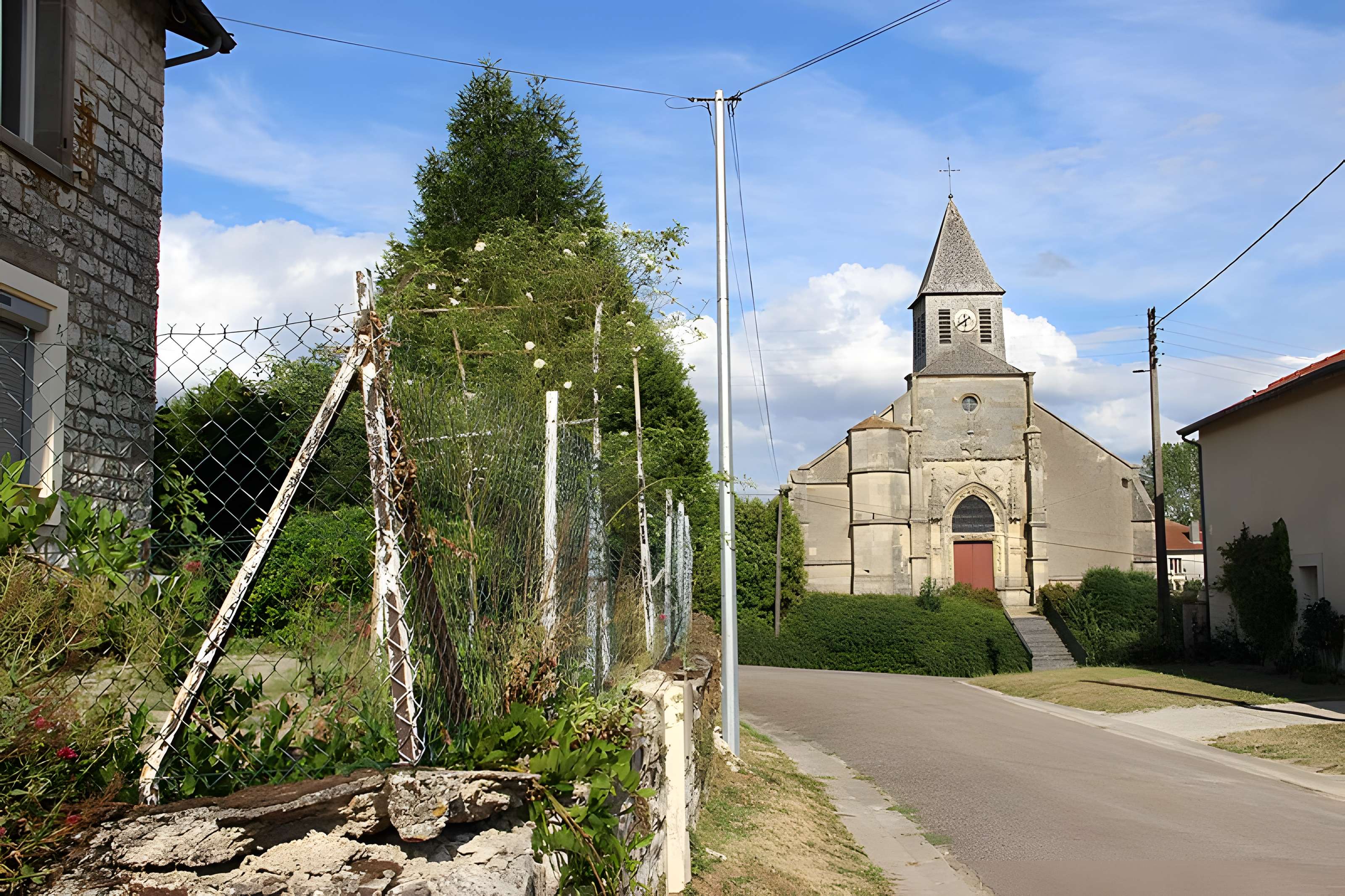 Eglise et cimetière l'entourant