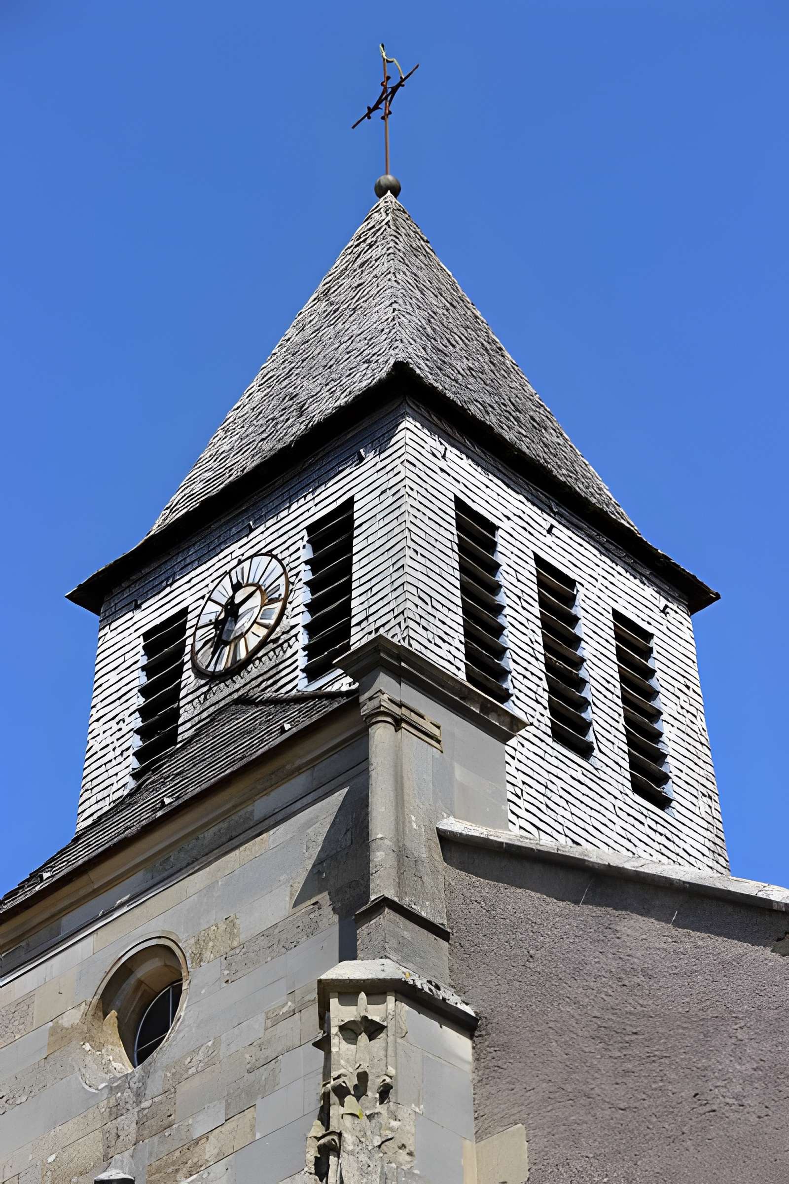 Eglise et cimetière l'entourant