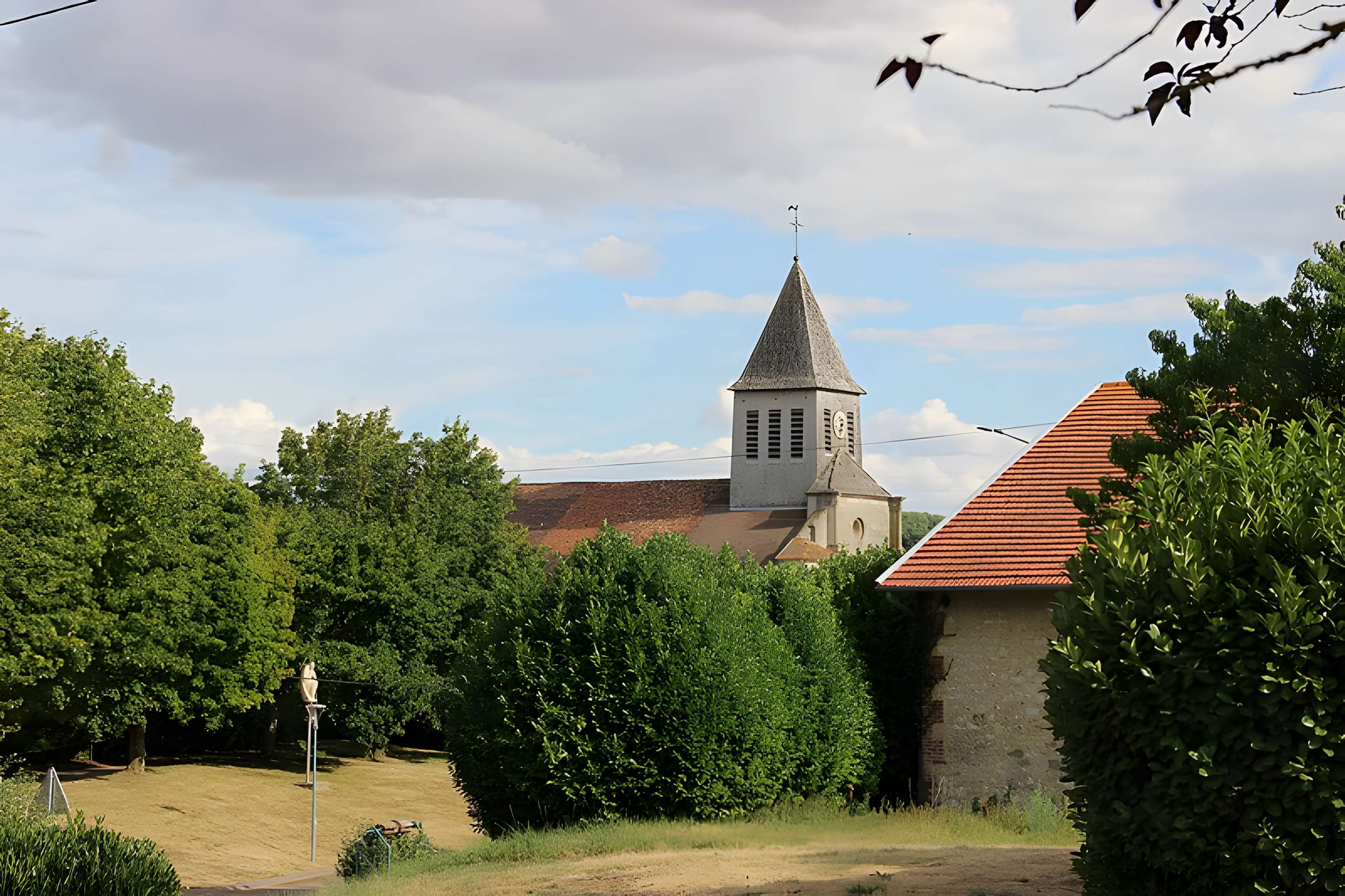 Eglise et cimetière l'entourant