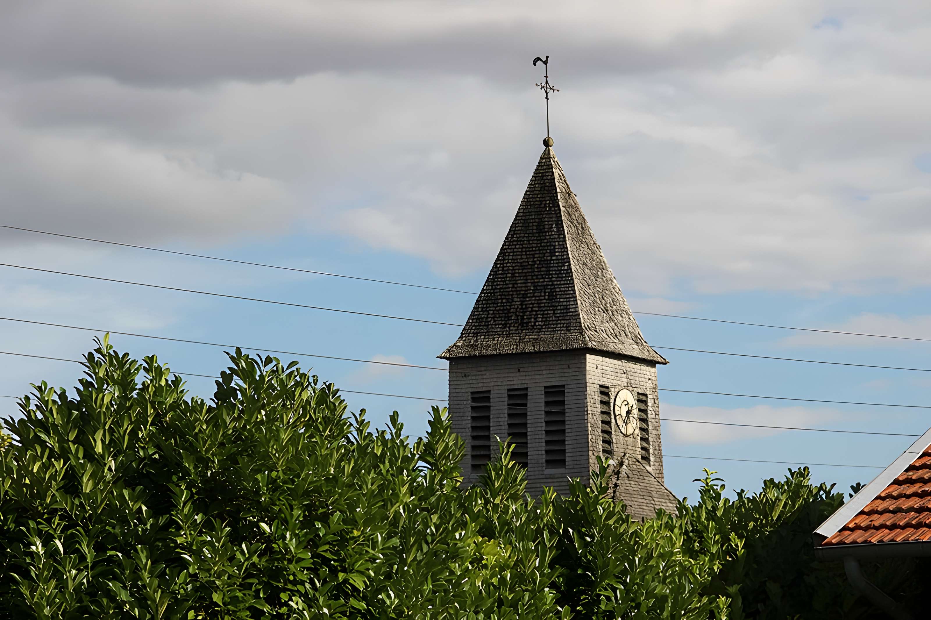 Eglise et cimetière l'entourant