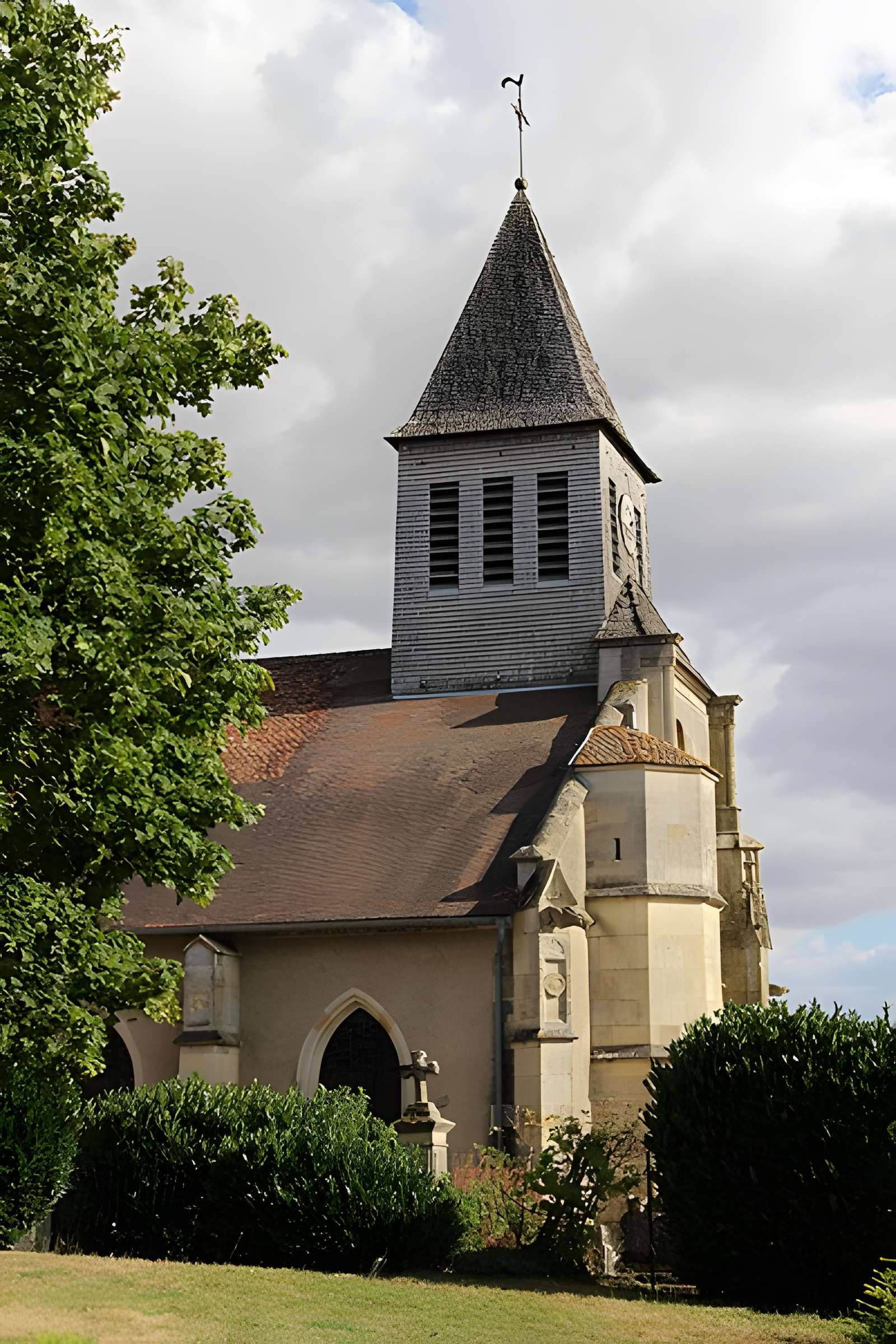 Eglise et cimetière l'entourant