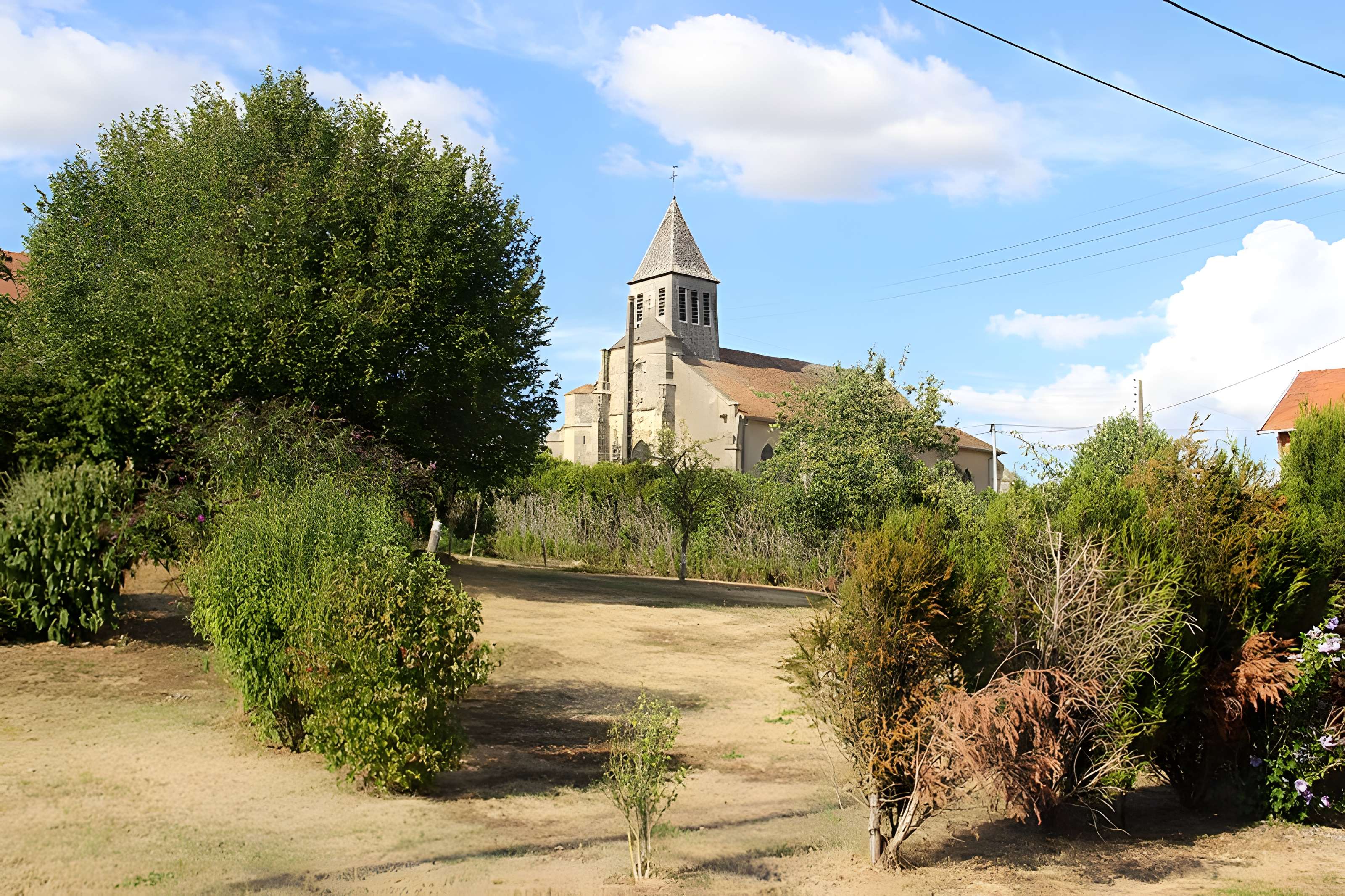 Eglise et cimetière l'entourant