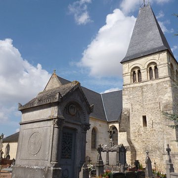Eglise et cimetière qui lentoure