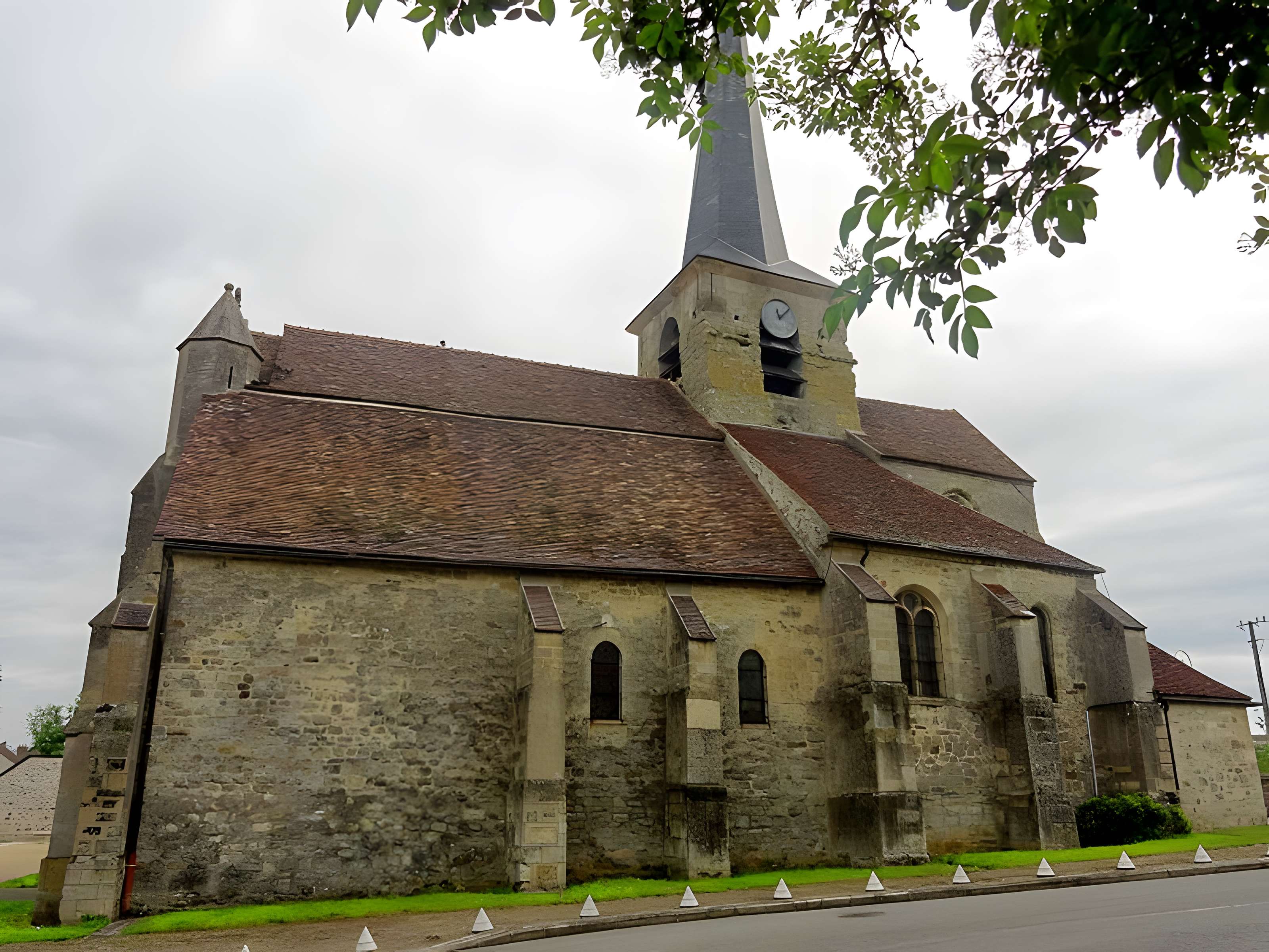 Église Saint-Fiacre-et-Notre-Dame-de-la-Nativité de Livilliers