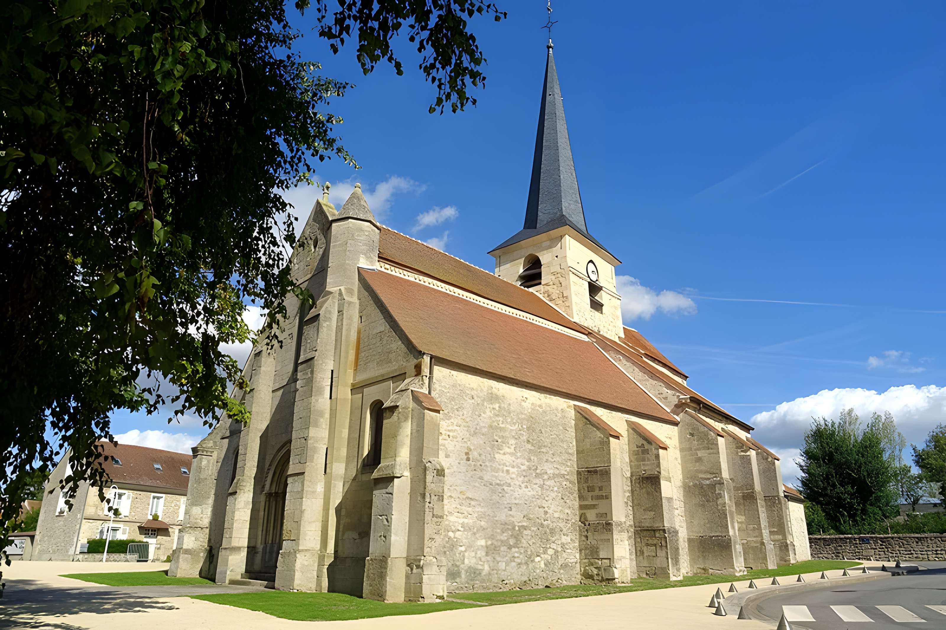 Église Saint-Fiacre-et-Notre-Dame-de-la-Nativité de Livilliers