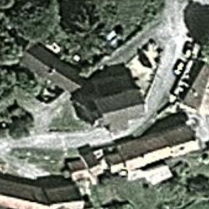 Photo de Ensemble formé par léglise et le bâtiment de lancien prieuré