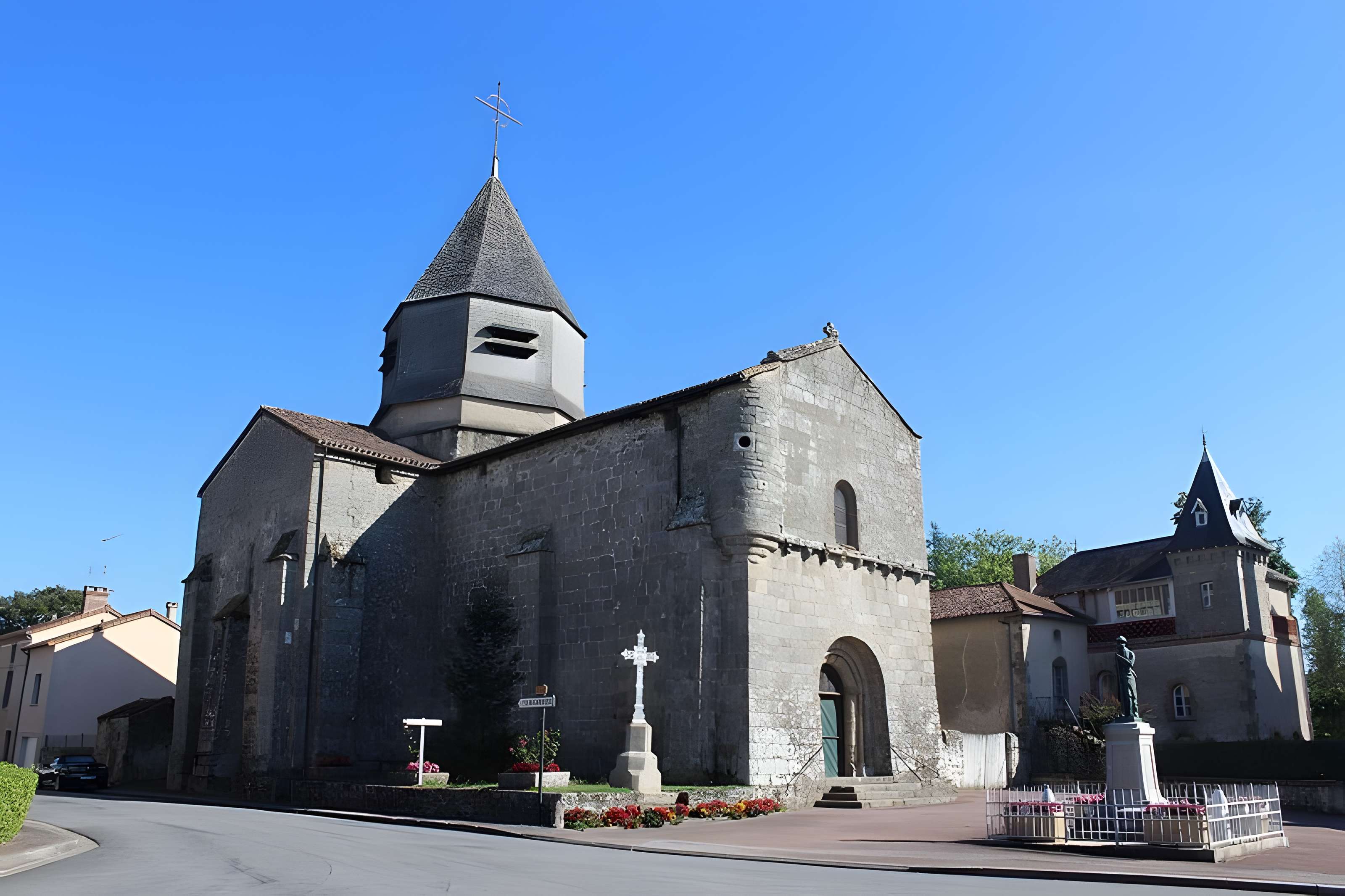 Église Saint-Genest d'Azat-le-Ris 