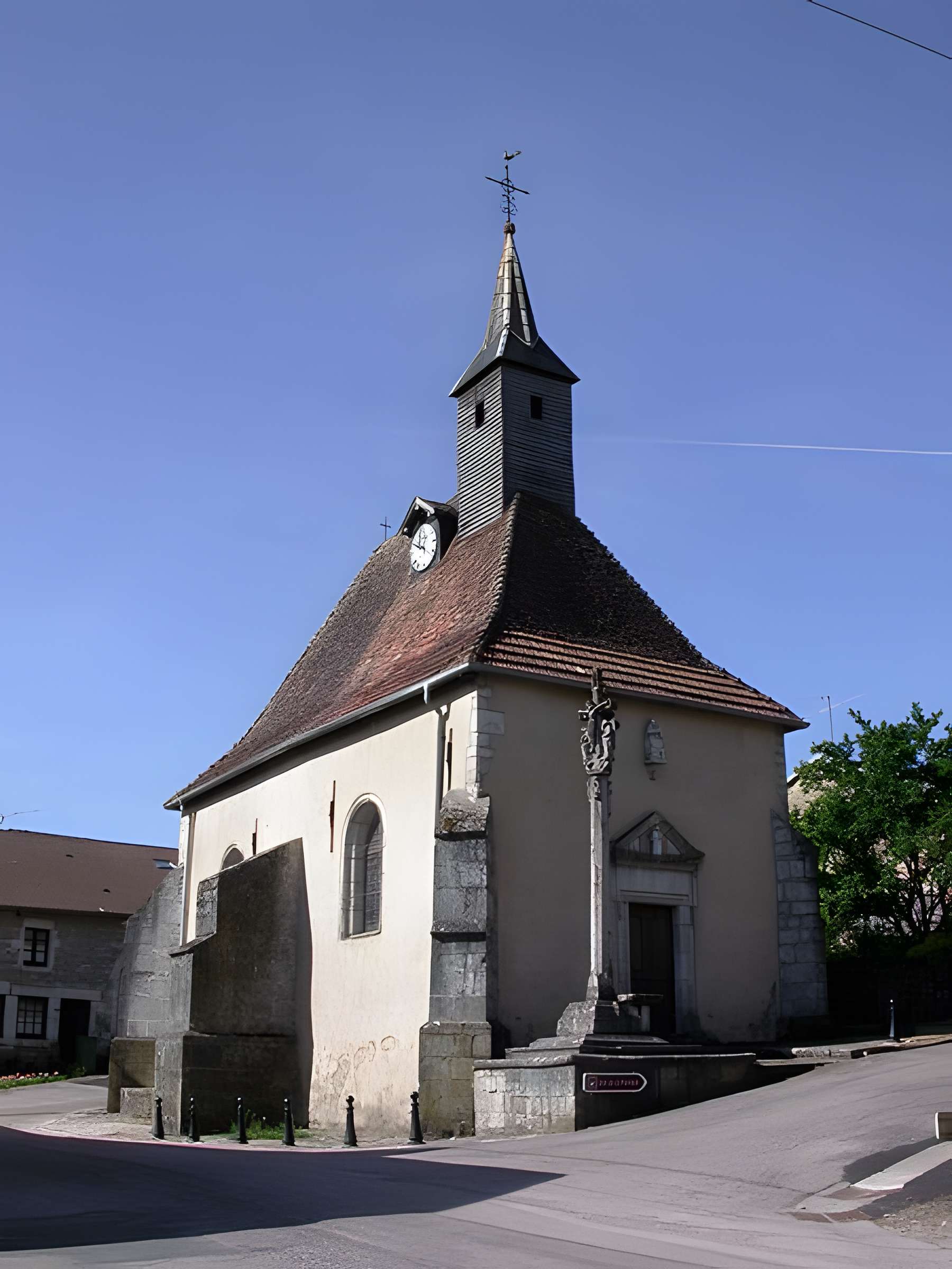 Église Saint-Genest de Dolaincourt et 2 croix 