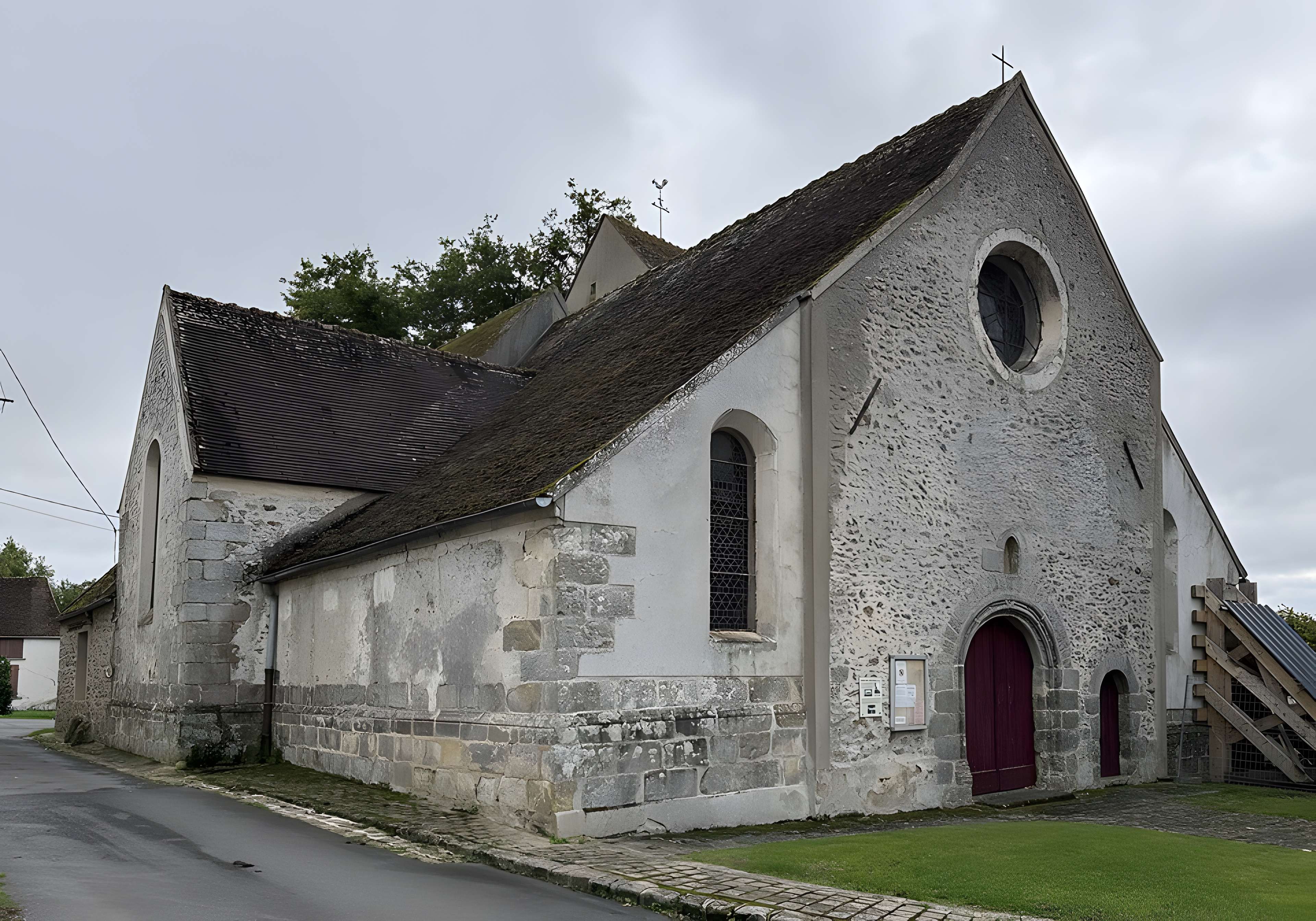 Église Saint-Geneviève de Courtomer
