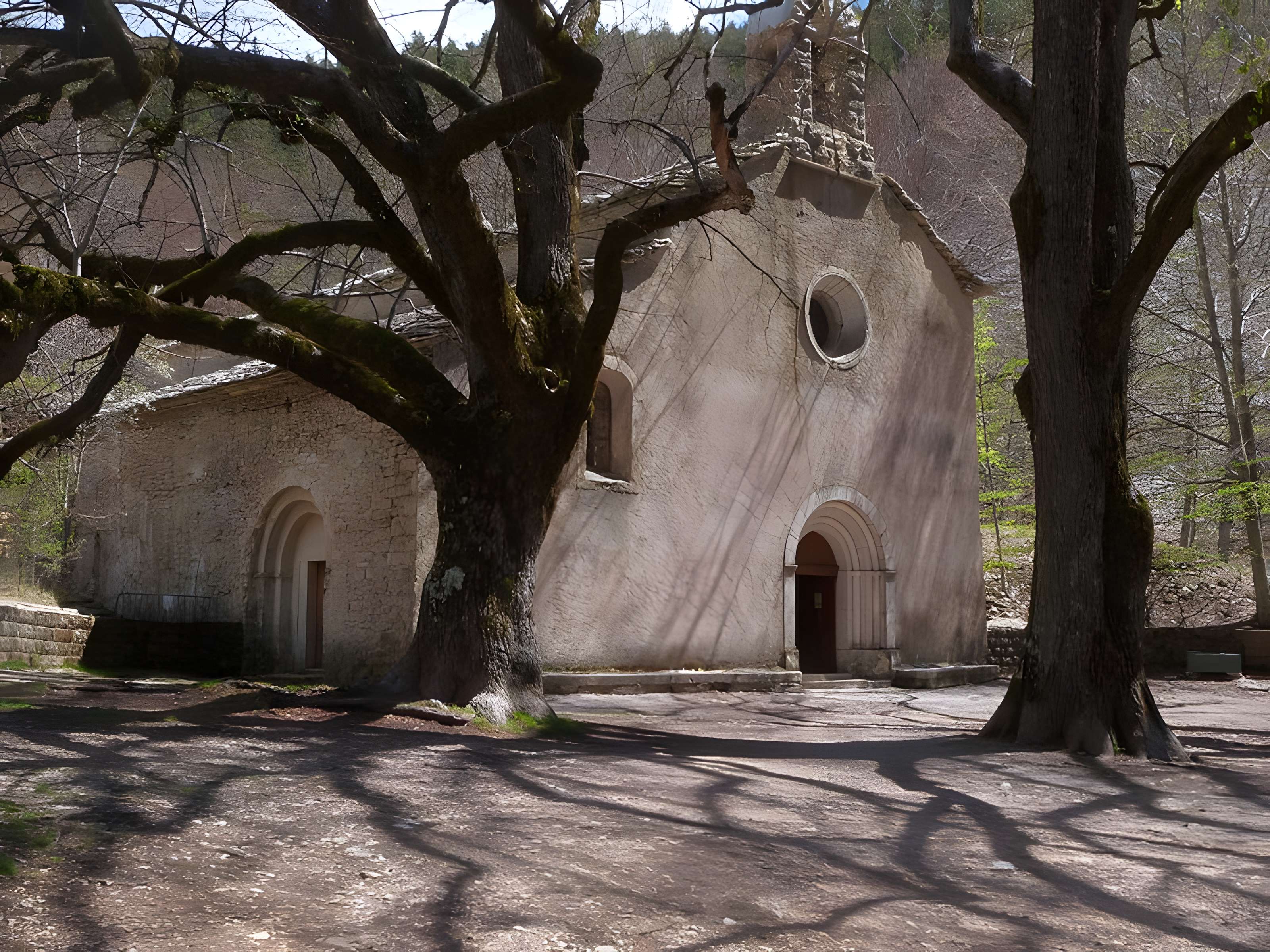 Abbaye Notre-Dame-de-Lure (restes de l'ancienne)