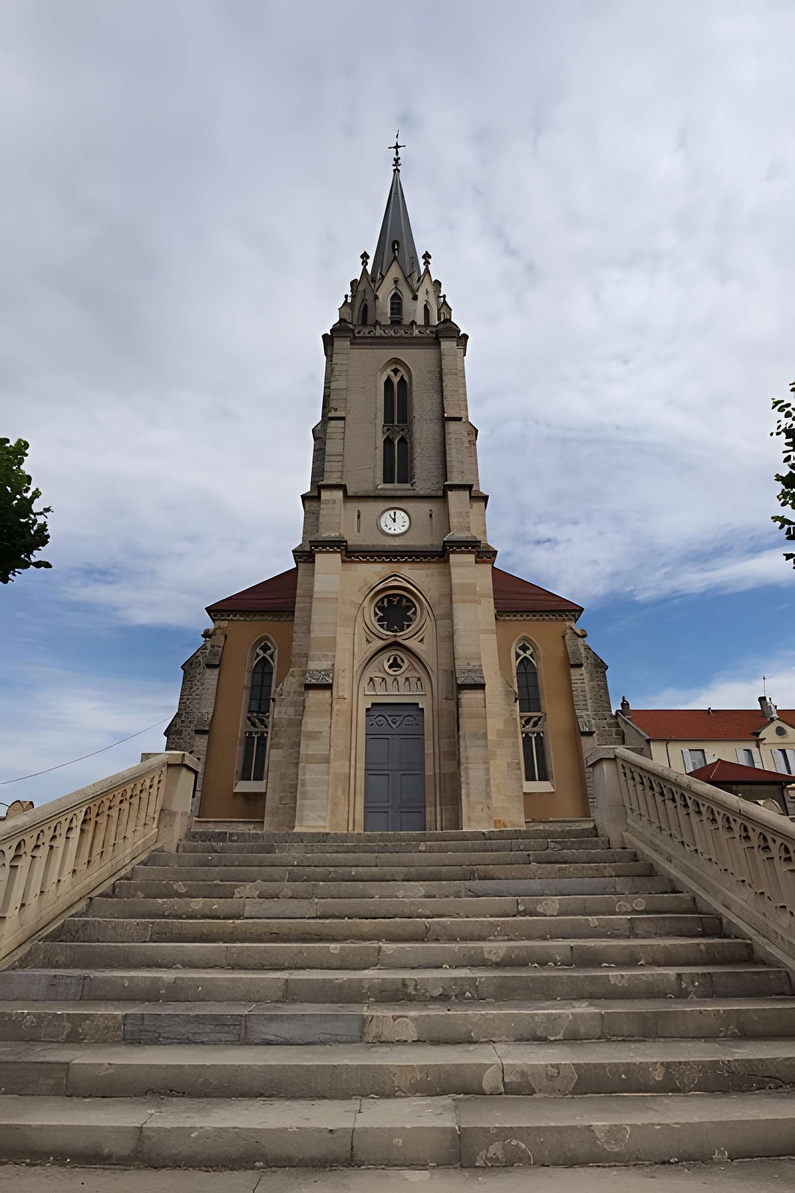 Église Saint-Georges de Confracourt et 2 calvaires