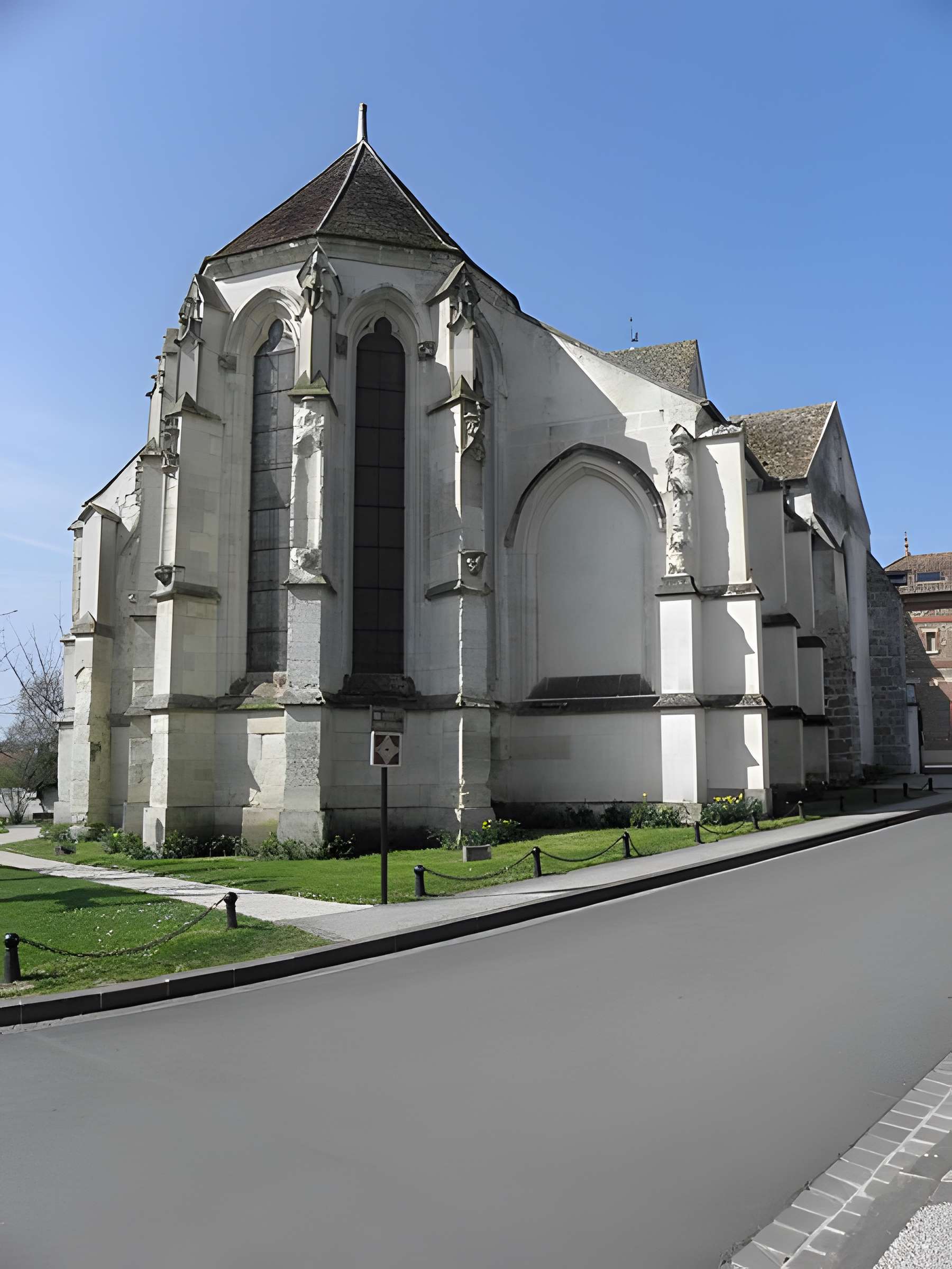Église Saint-Georges de Couilly-Pont-aux-Dames