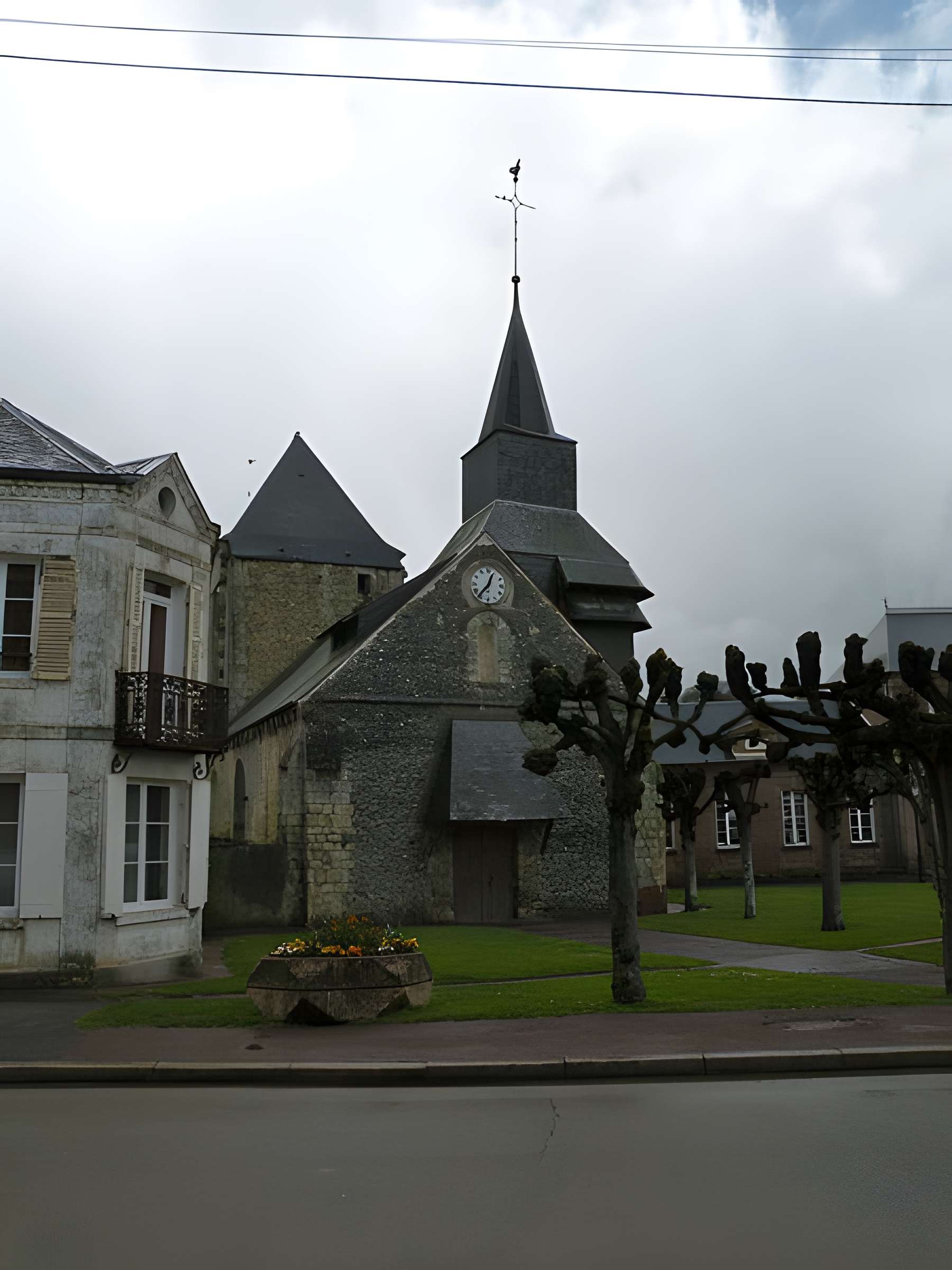Église Saint-Germain de Fresneaux-Montchevreuil