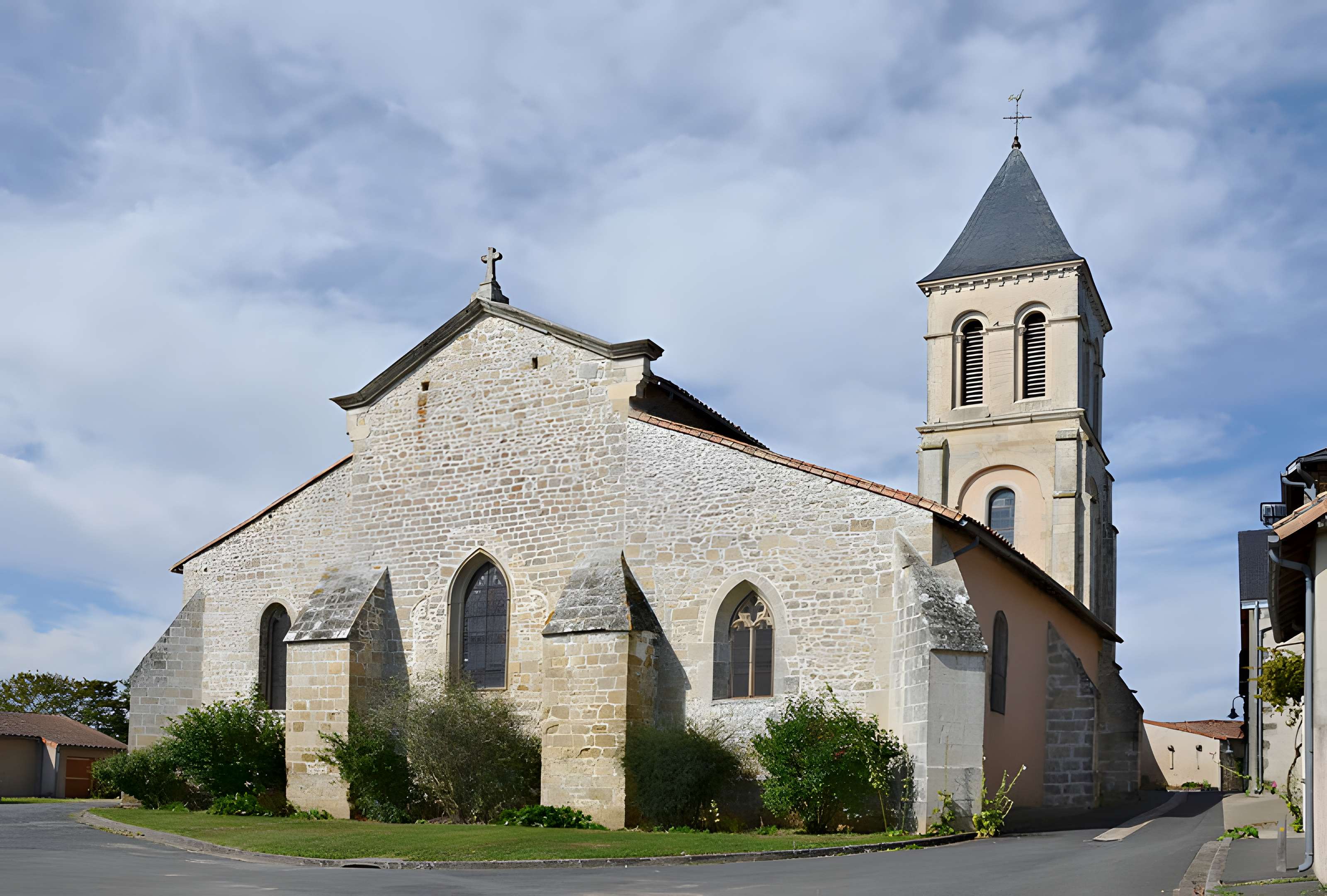 Église Saint-Gervais-et-Saint-Protais de Champagne-Saint-Hilaire