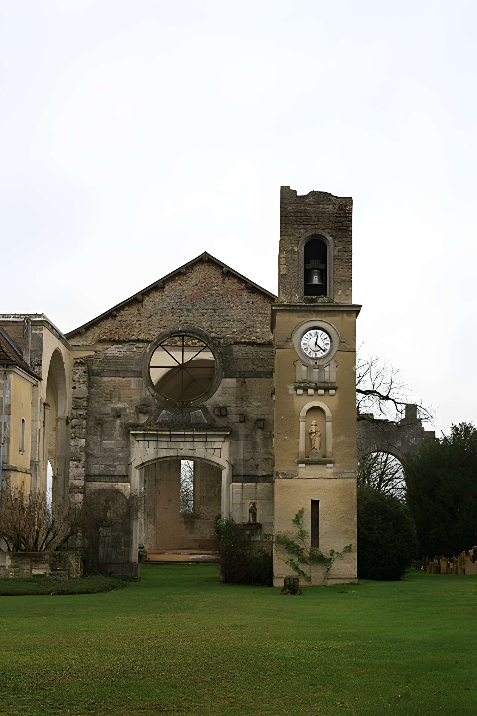 Abbaye royale Saint-Nicolas de Septfontaines