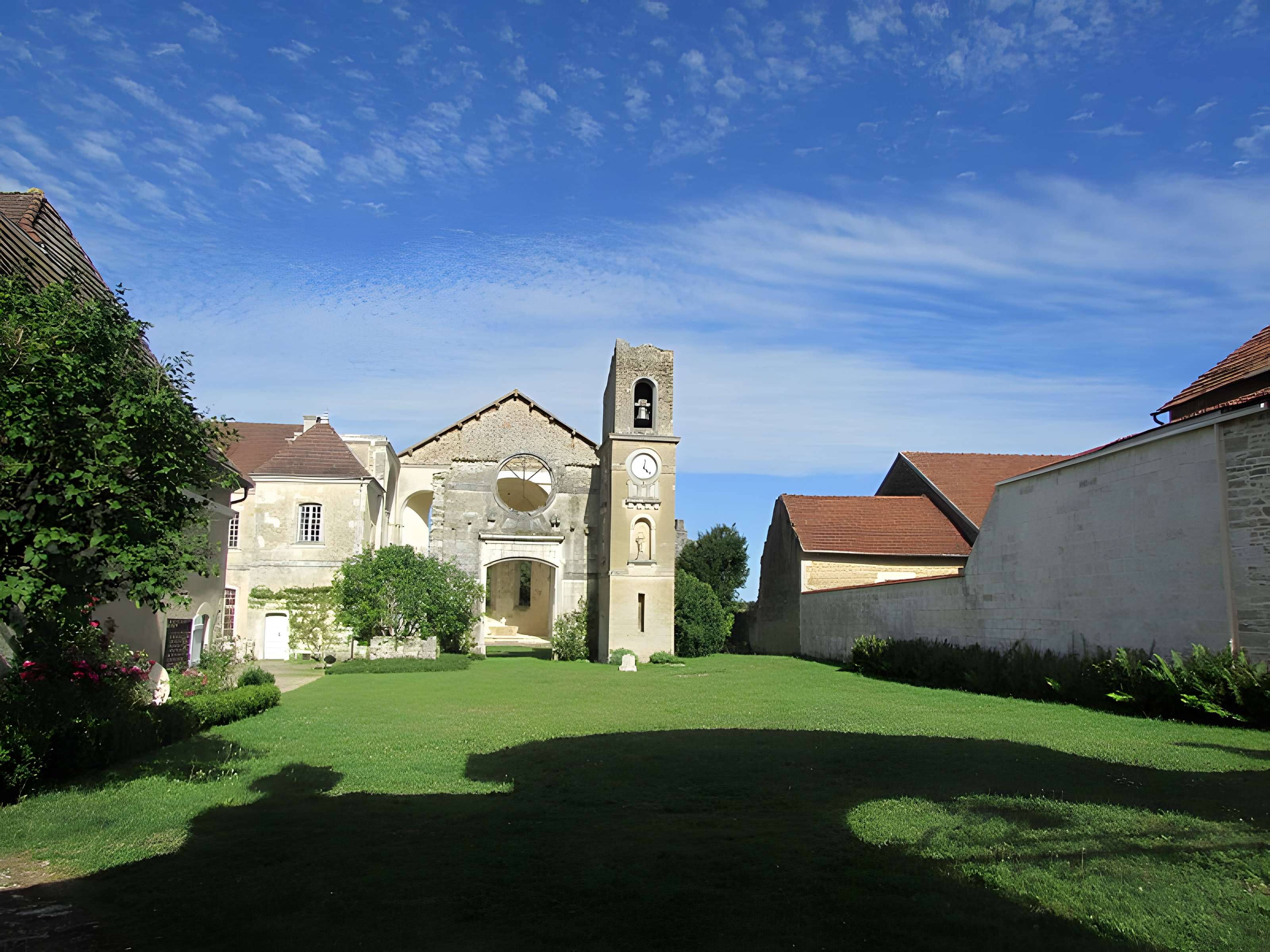 Abbaye royale Saint-Nicolas de Septfontaines