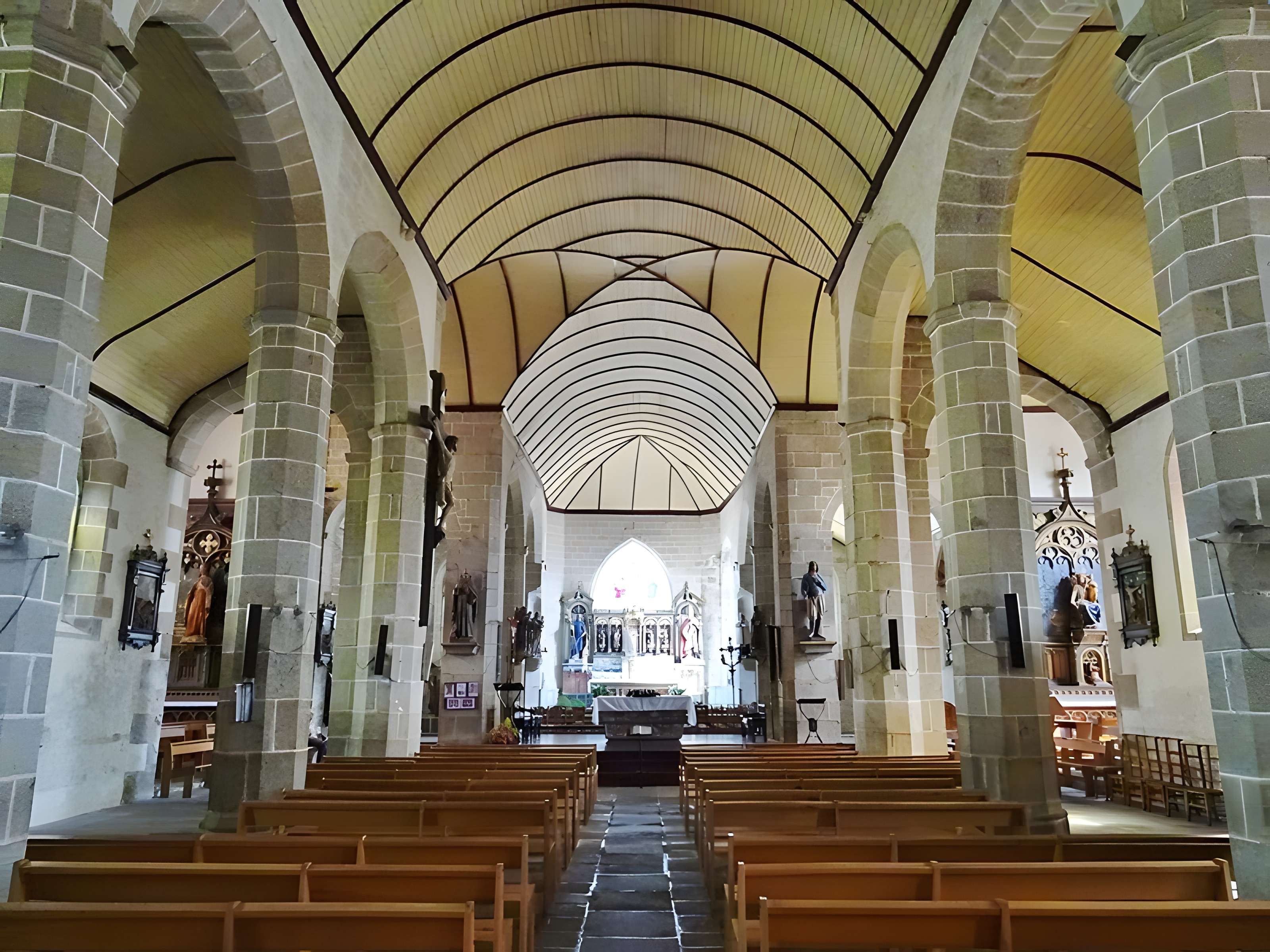 Église Saint-Gilles d'Elliant