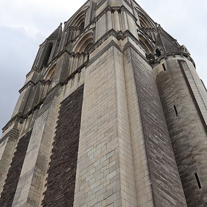 Photo de Ancienne abbaye Saint-Aubin, actuelle préfecture