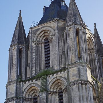 Ancienne abbaye Saint-Aubin, actuelle préfecture
