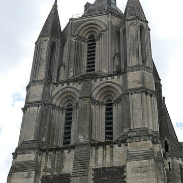 Ancienne abbaye Saint-Aubin, actuelle préfecture