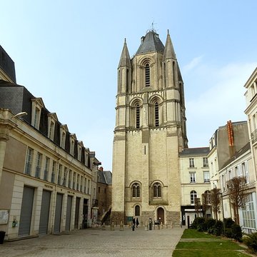 Ancienne abbaye Saint-Aubin, actuelle préfecture