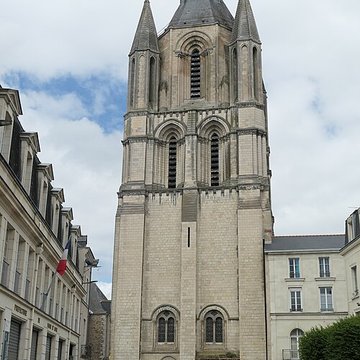 Ancienne abbaye Saint-Aubin, actuelle préfecture