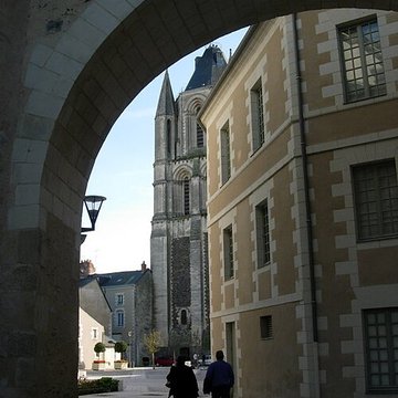Ancienne abbaye Saint-Aubin, actuelle préfecture