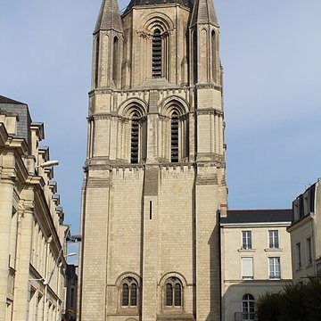 Ancienne abbaye Saint-Aubin, actuelle préfecture