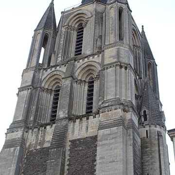 Ancienne abbaye Saint-Aubin, actuelle préfecture