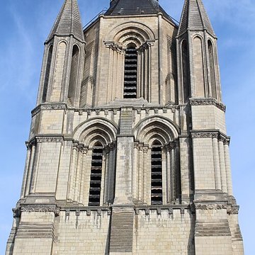 Ancienne abbaye Saint-Aubin, actuelle préfecture