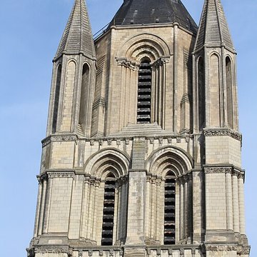 Ancienne abbaye Saint-Aubin, actuelle préfecture
