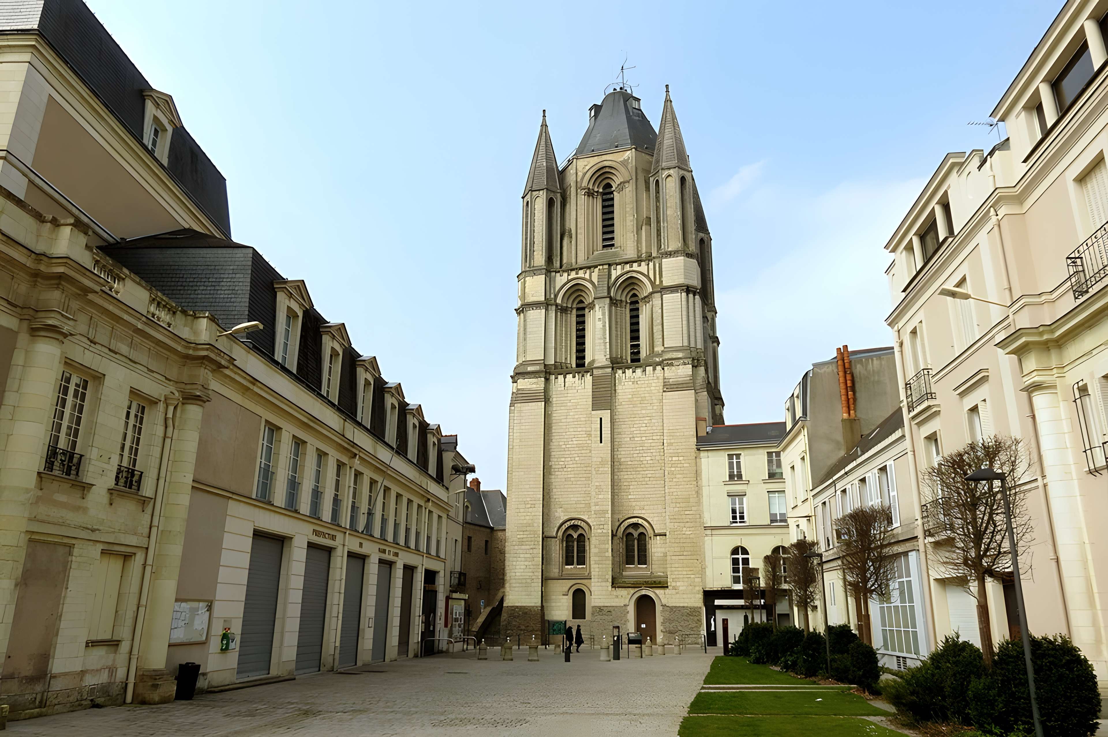 Ancienne abbaye Saint-Aubin, actuelle préfecture