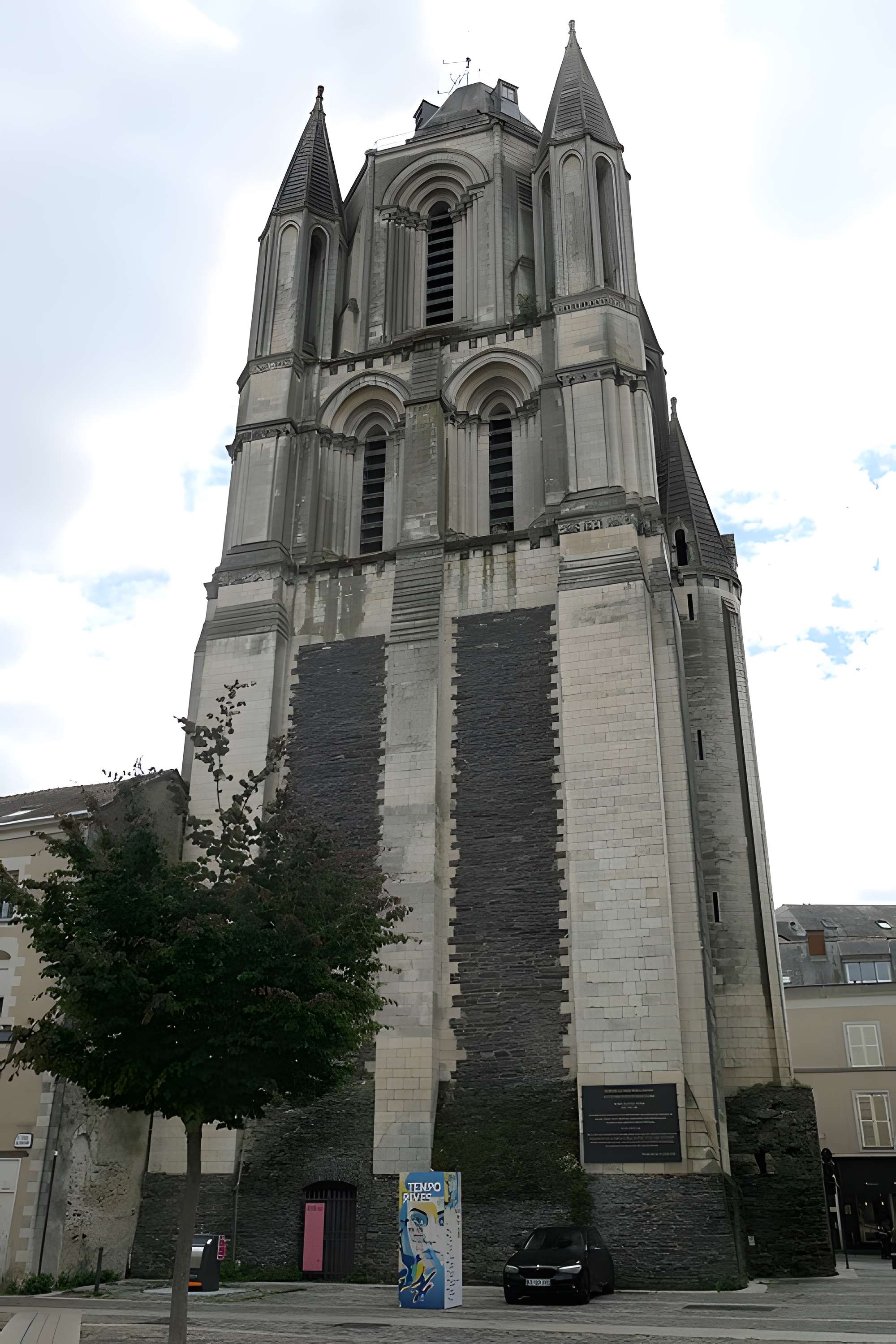 Ancienne abbaye Saint-Aubin, actuelle préfecture