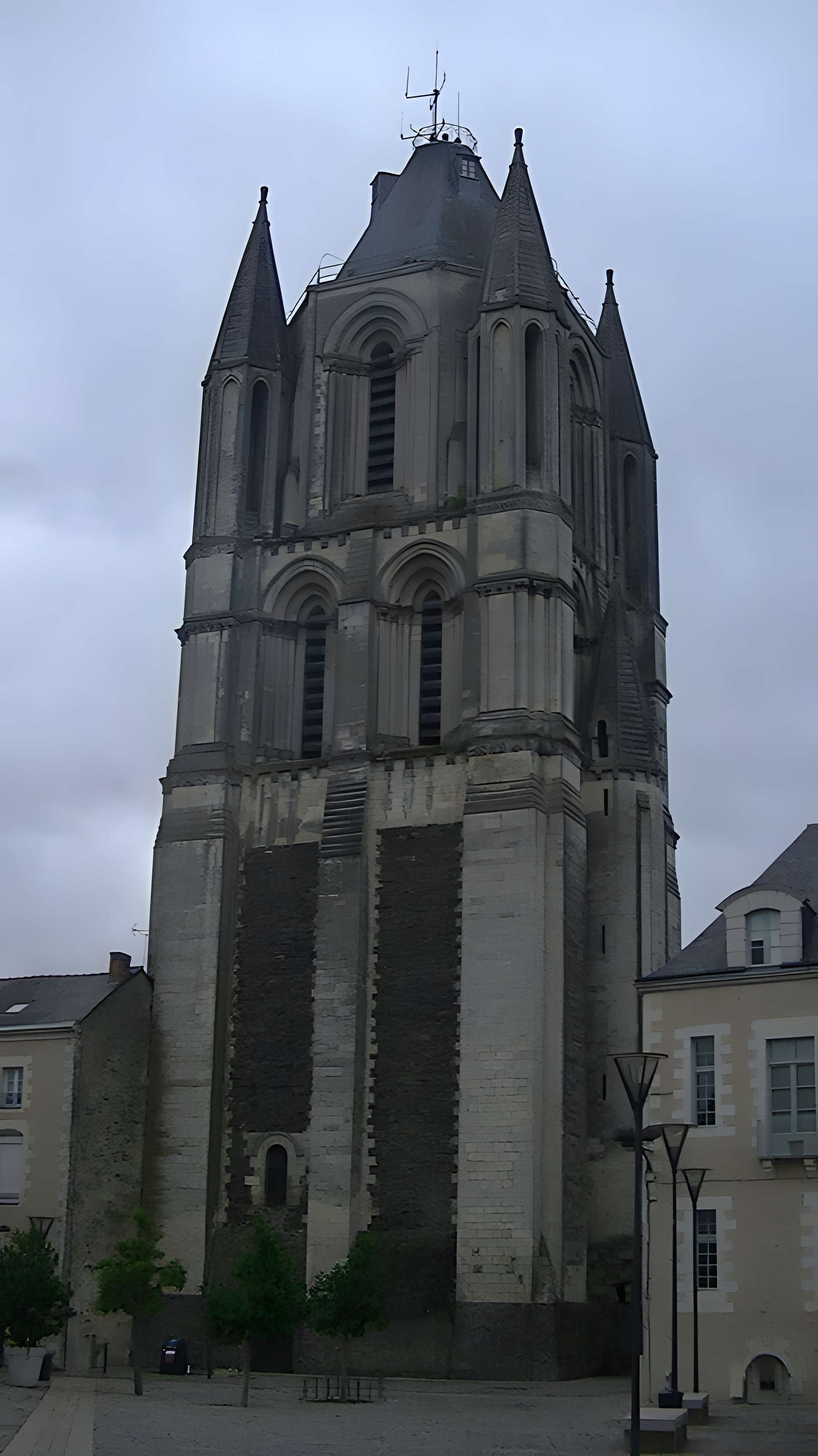 Ancienne abbaye Saint-Aubin, actuelle préfecture