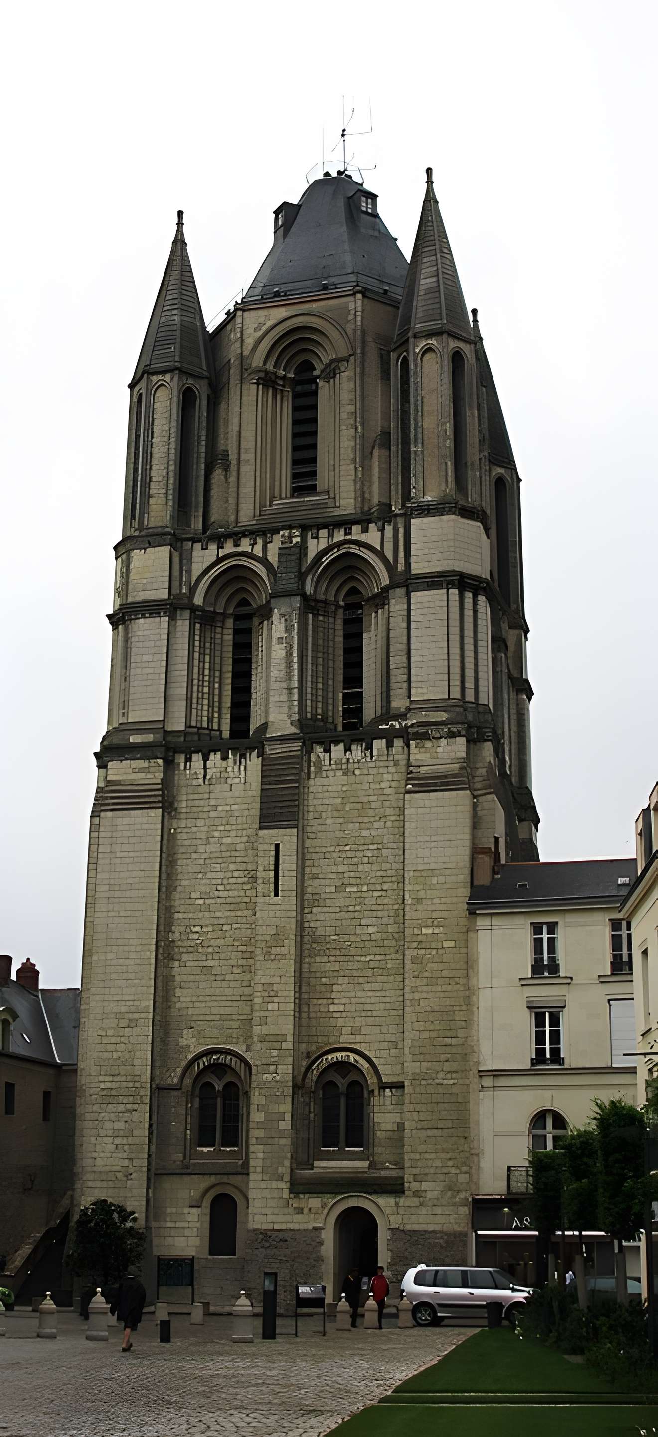 Ancienne abbaye Saint-Aubin, actuelle préfecture