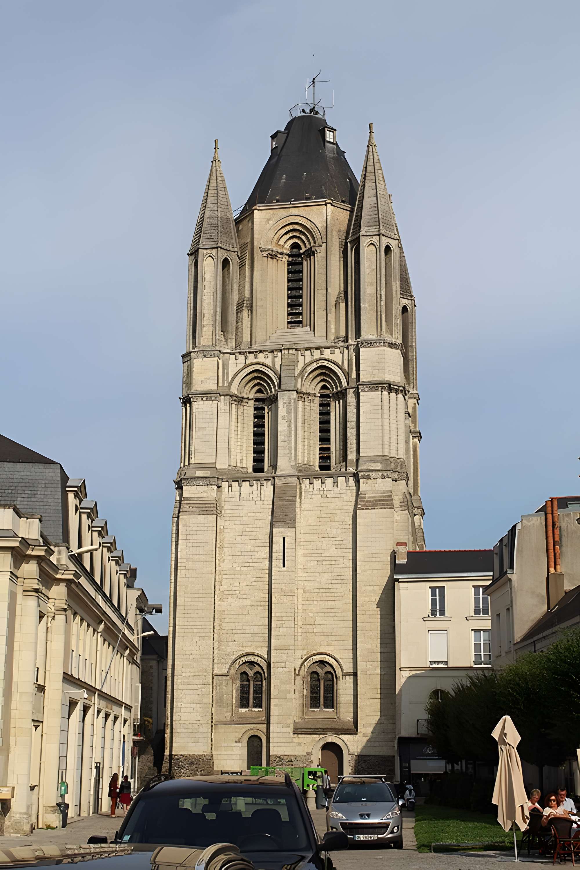Ancienne abbaye Saint-Aubin, actuelle préfecture