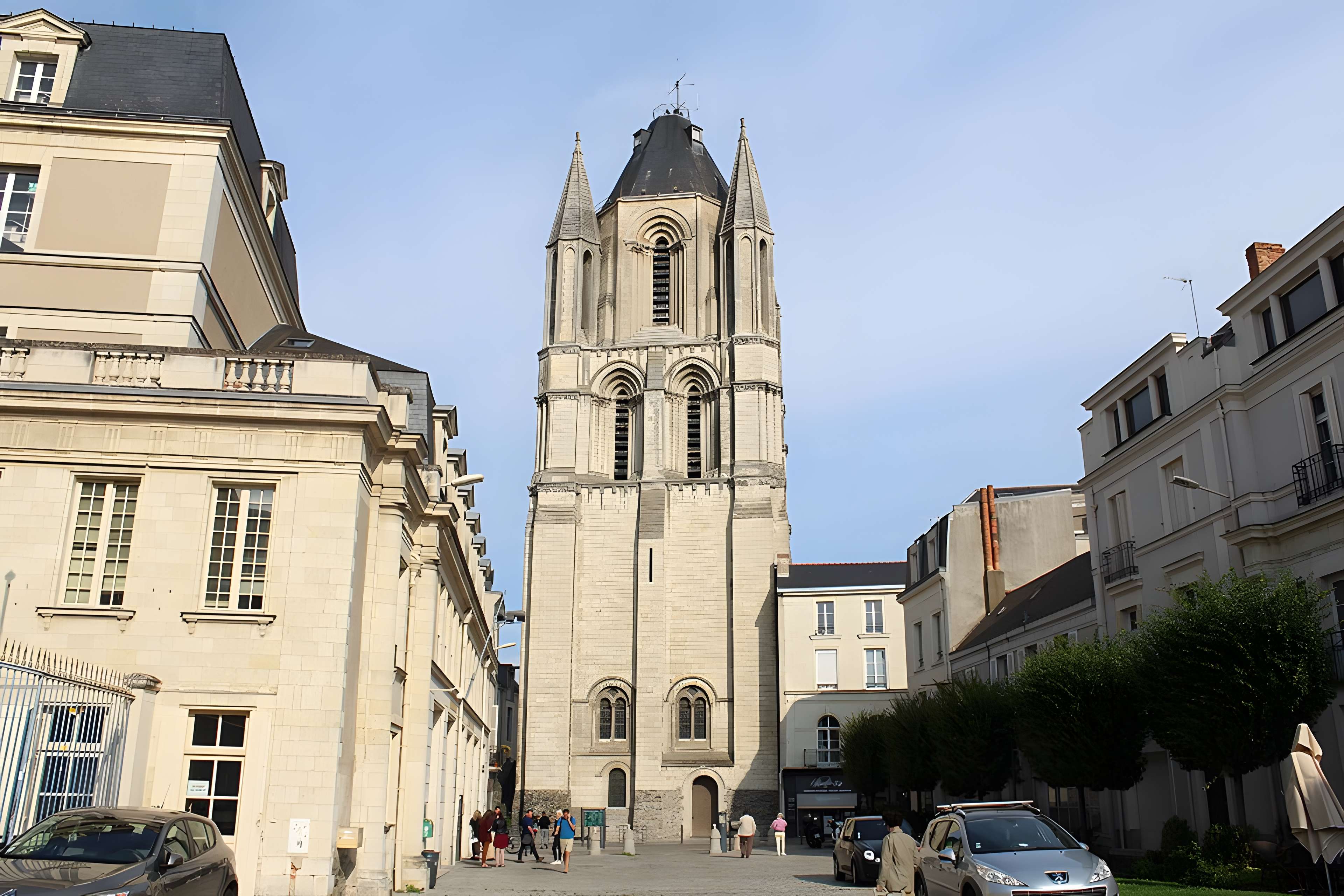 Ancienne abbaye Saint-Aubin, actuelle préfecture