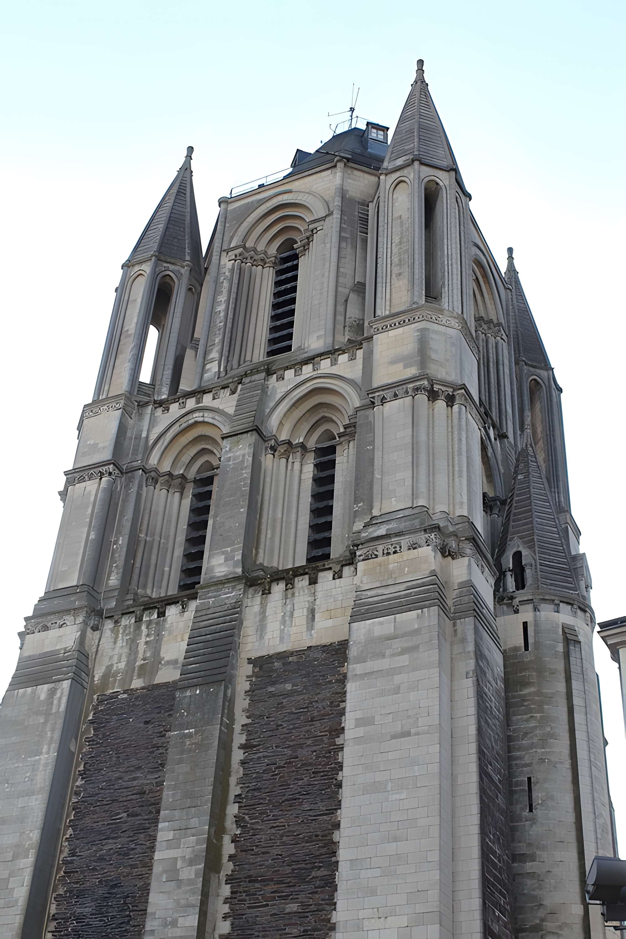 Ancienne abbaye Saint-Aubin, actuelle préfecture