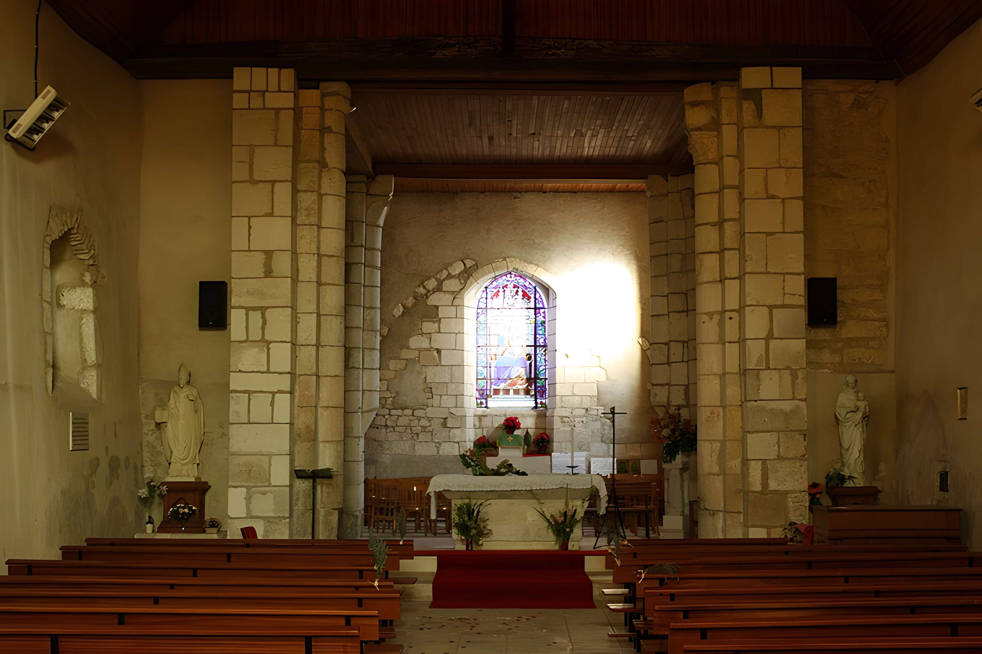 Église Saint-Hilaire de Leignes-sur-Fontaine